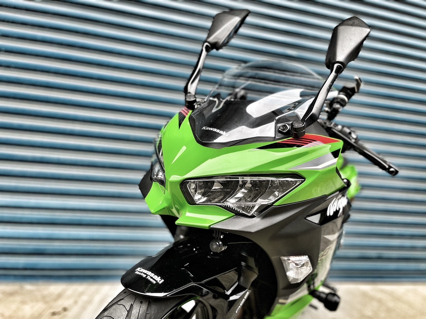 KAWASAKI NINJA400 - 中古/二手車出售中 碳纖維排氣管 WH!Z腳踏後移 行車記錄器 超多改裝 小資族二手重機買賣 | 小資族二手重機買賣