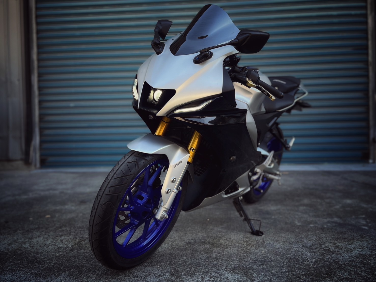 YAMAHA YZF-R15 - 中古/二手車出售中 R15v4M 行車記錄器 手機架 基本改裝 無摔車無事故 小資族二手重機買賣 | 小資族二手重機買賣