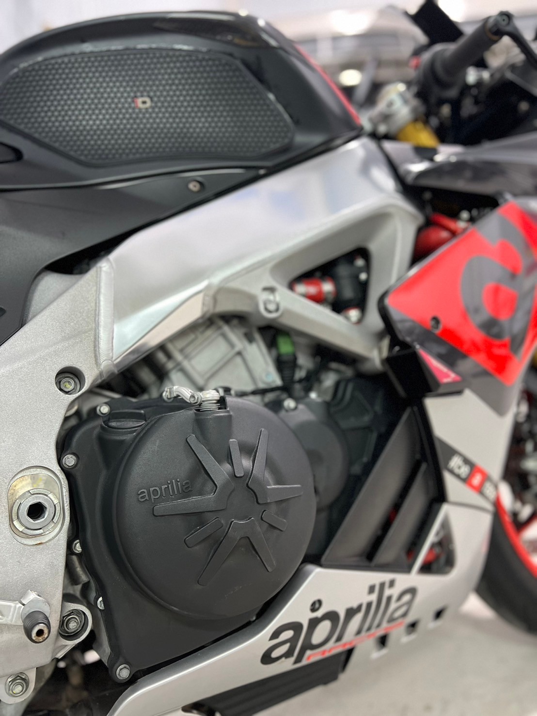 APRILIA RSV4 R APRC ABS - 中古/二手車出售中 【售】 2017 Aprilia RSV4 RR 全車原廠車殼 套完整度改裝 | mumu's moto