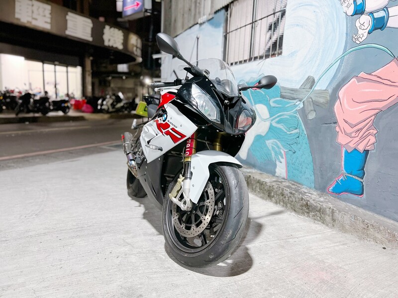 BMW S1000RR - 中古/二手車出售中 BMW S1000RR 協助分期、託運、換車補貼、代償結清 Line ID:@q0984380388 | 小菜輕重機