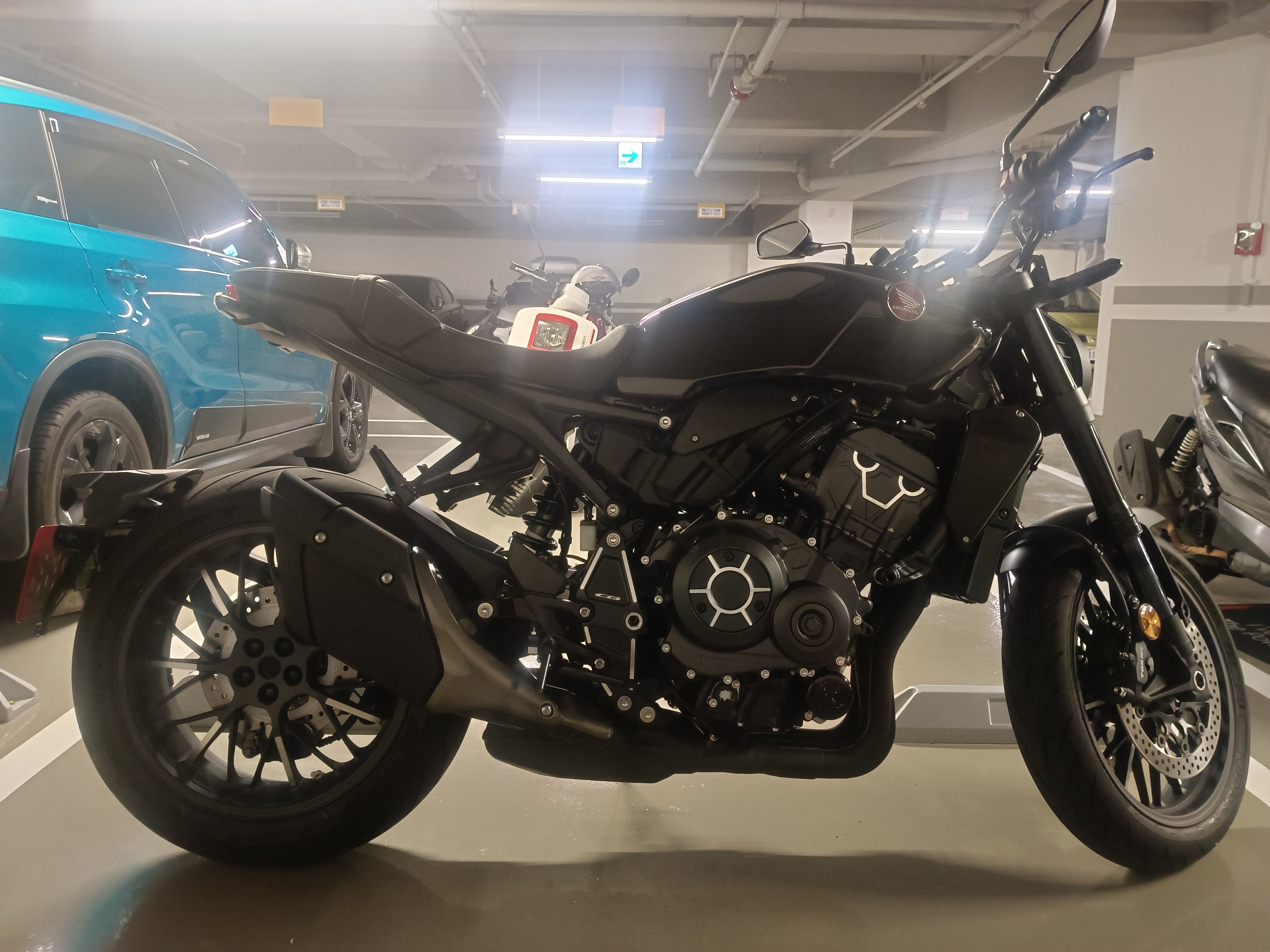 HONDA CB1000R - 中古/二手車出售中 2024 CB1000r Black Edition暗黑版本，24年出廠，24年9月購入，不到三個月等同新車，價錢可議 | 個人自售