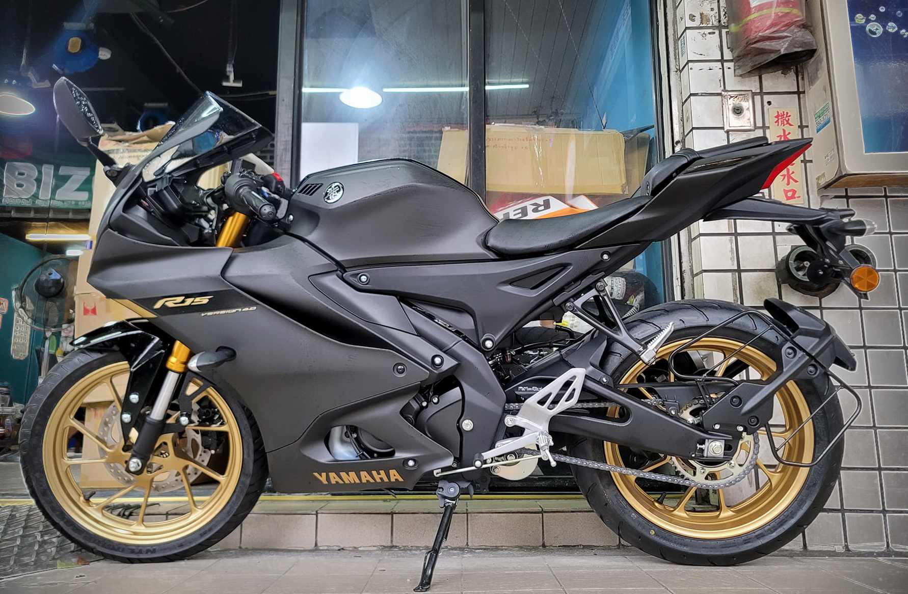 YAMAHA YZF-R15新車出售中 【勝大重機】現車 2024 YAMAHA YZF-R15 V4 闇夜黑 全新車售價$12.8萬 | 勝大重機