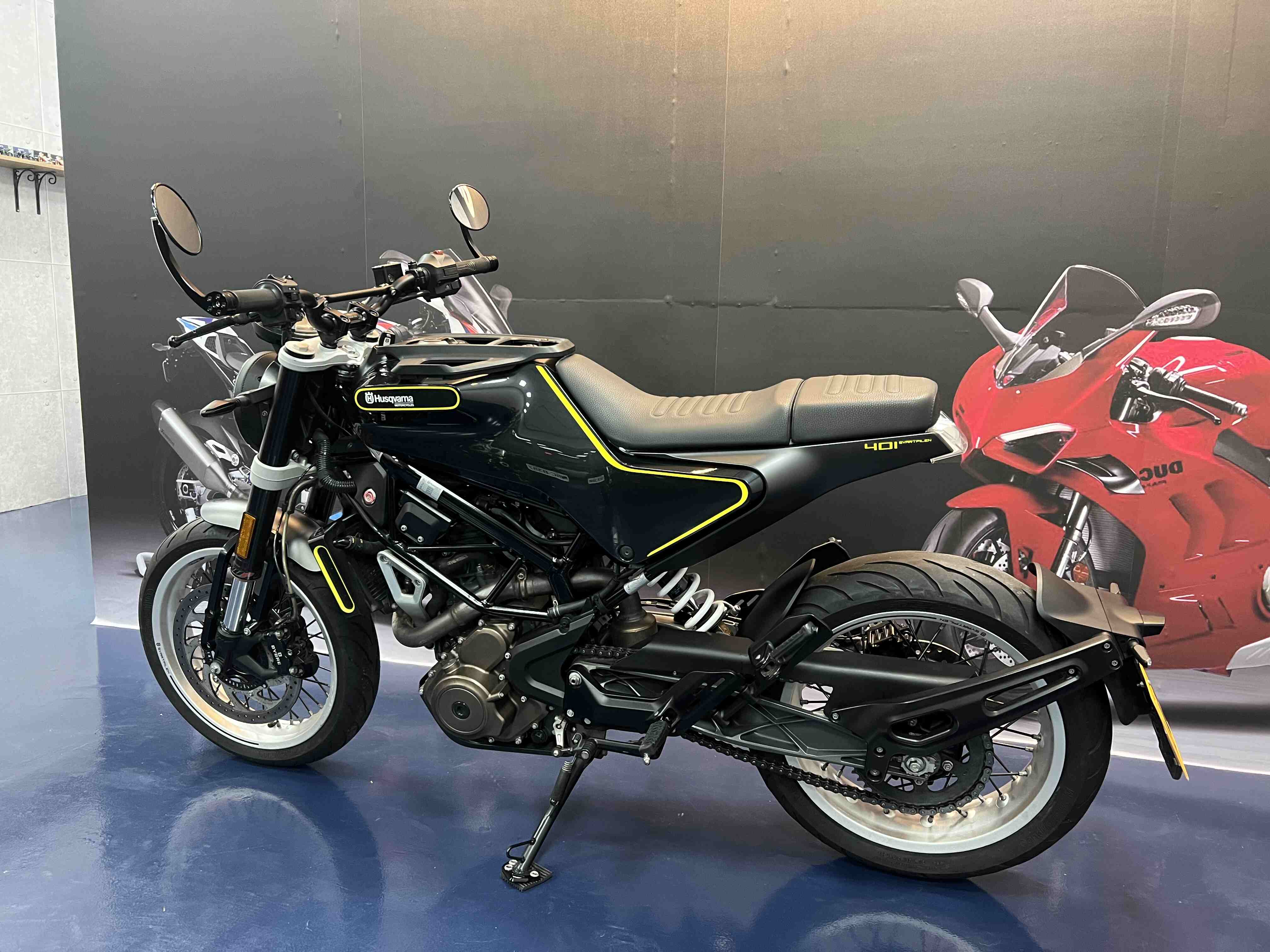 HUSQVARNA SVARTPILEN 401 - 中古/二手車出售中 2018 Husqvarna Svartpilen 401 ABS 黑劍 奧地利版本 | 哈斯重機