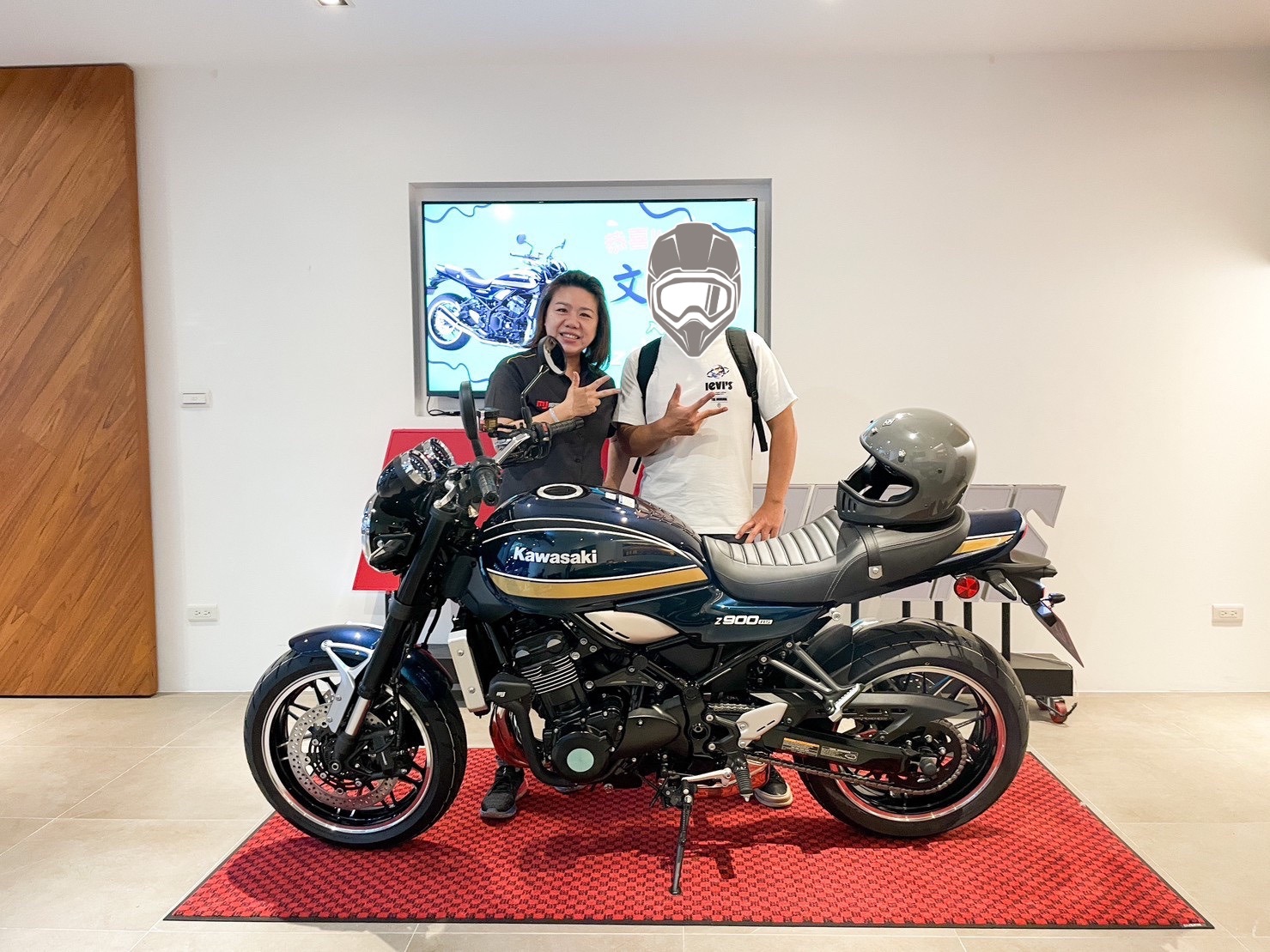 【敏傑車業資深銷售專員 康妮 Connie】KAWASAKI Z900RS - 「Webike-摩托車市」 《 康妮賀交車 》恭喜文鐘！入主復古車首選 Kawasaki Z900RS 歡迎您來體驗 最優的乘坐感受