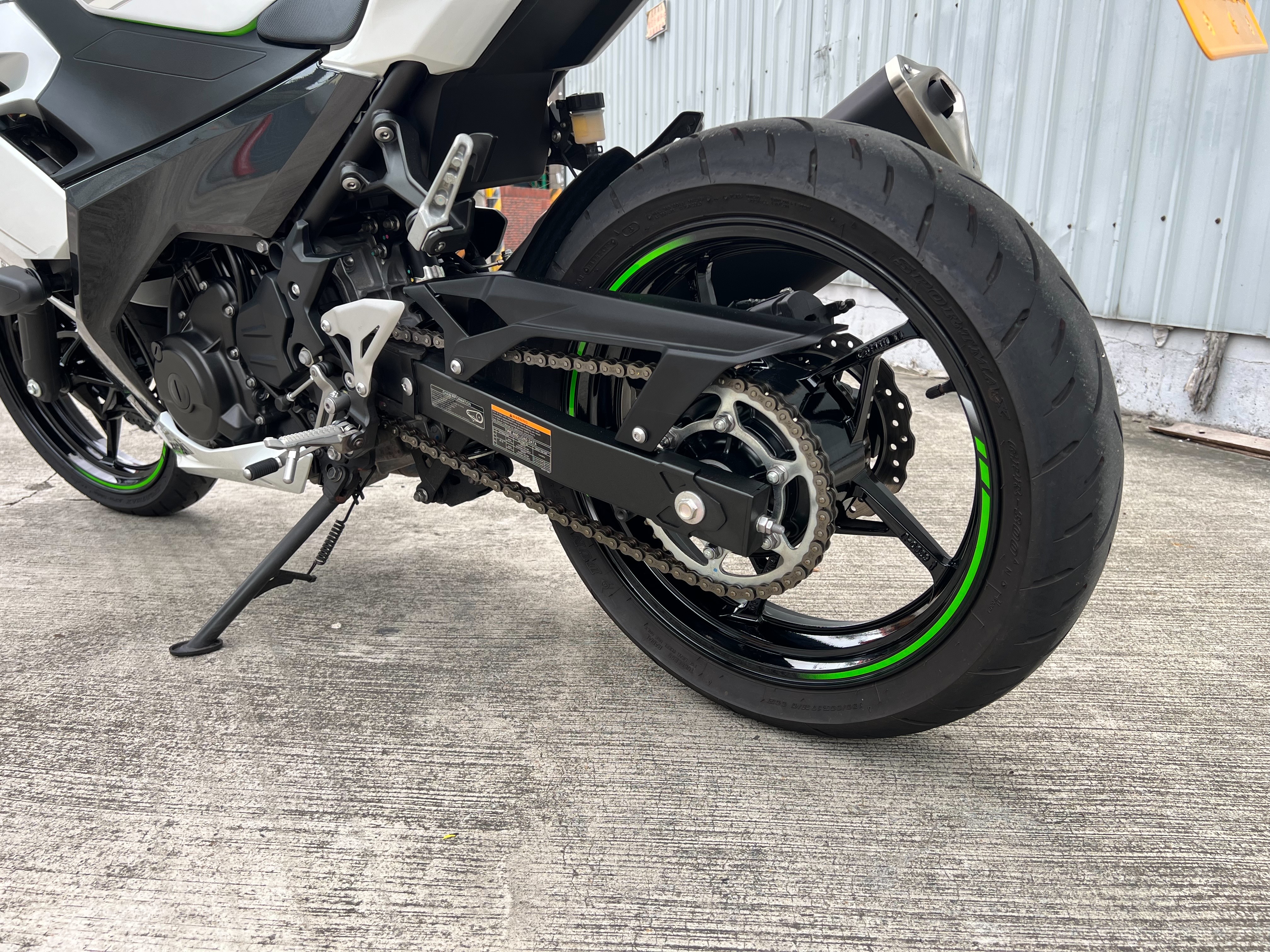 KAWASAKI NINJA400 - 中古/二手車出售中 2022年 NINJA400 一手 原廠保固中 無摔 無事故 多樣改裝 阿宏大型重機買賣 | 阿宏大型重機買賣