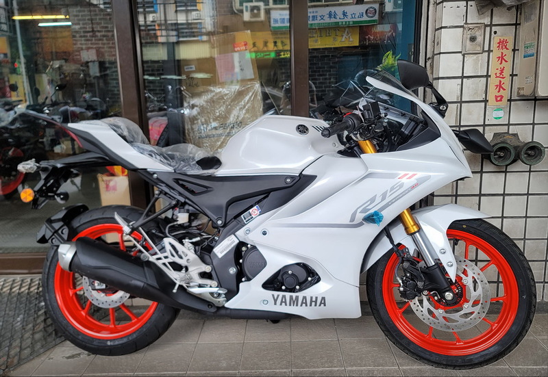 YAMAHA YZF-R15新車出售中  V4【勝大重機】2023 YAMAHA YZF-R15 V4 白 有快排 全新車售價$12.8萬 | 勝大重機