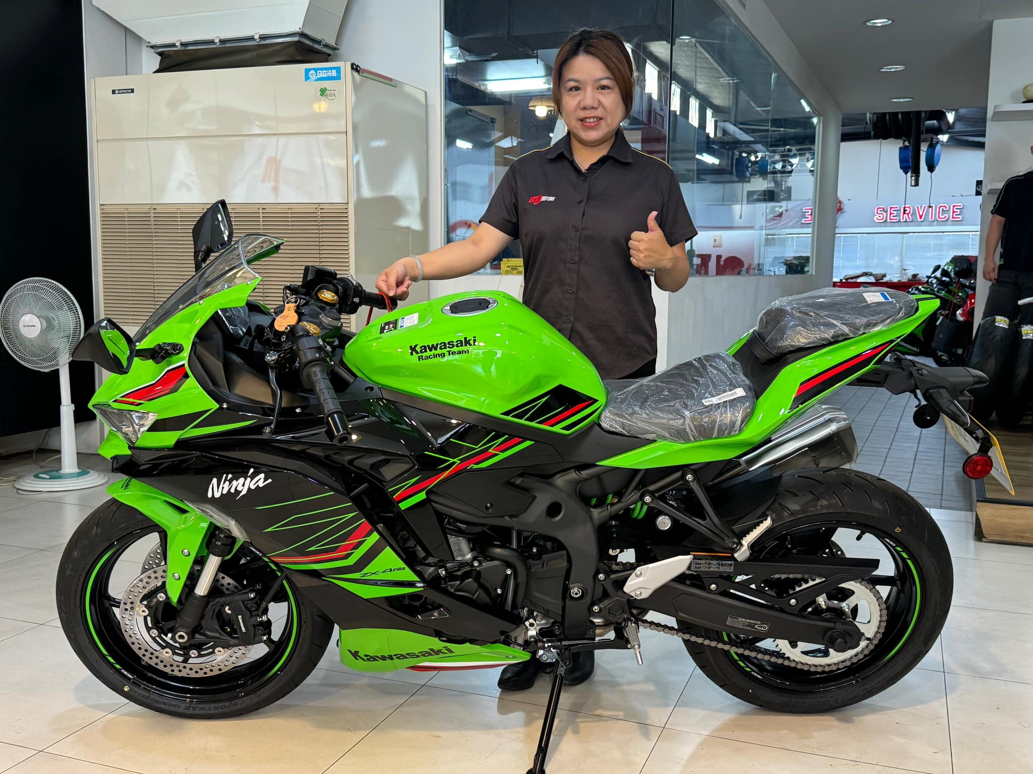 Kawasaki ZX-4RR新車出售中 《 康妮賀交車 》恭喜六位ZX4RR 車主 耐心等待開心交車 四缸聲浪深植人心！有夠好聽！排序趁現在 | 敏傑車業資深銷售專員 康妮 Connie