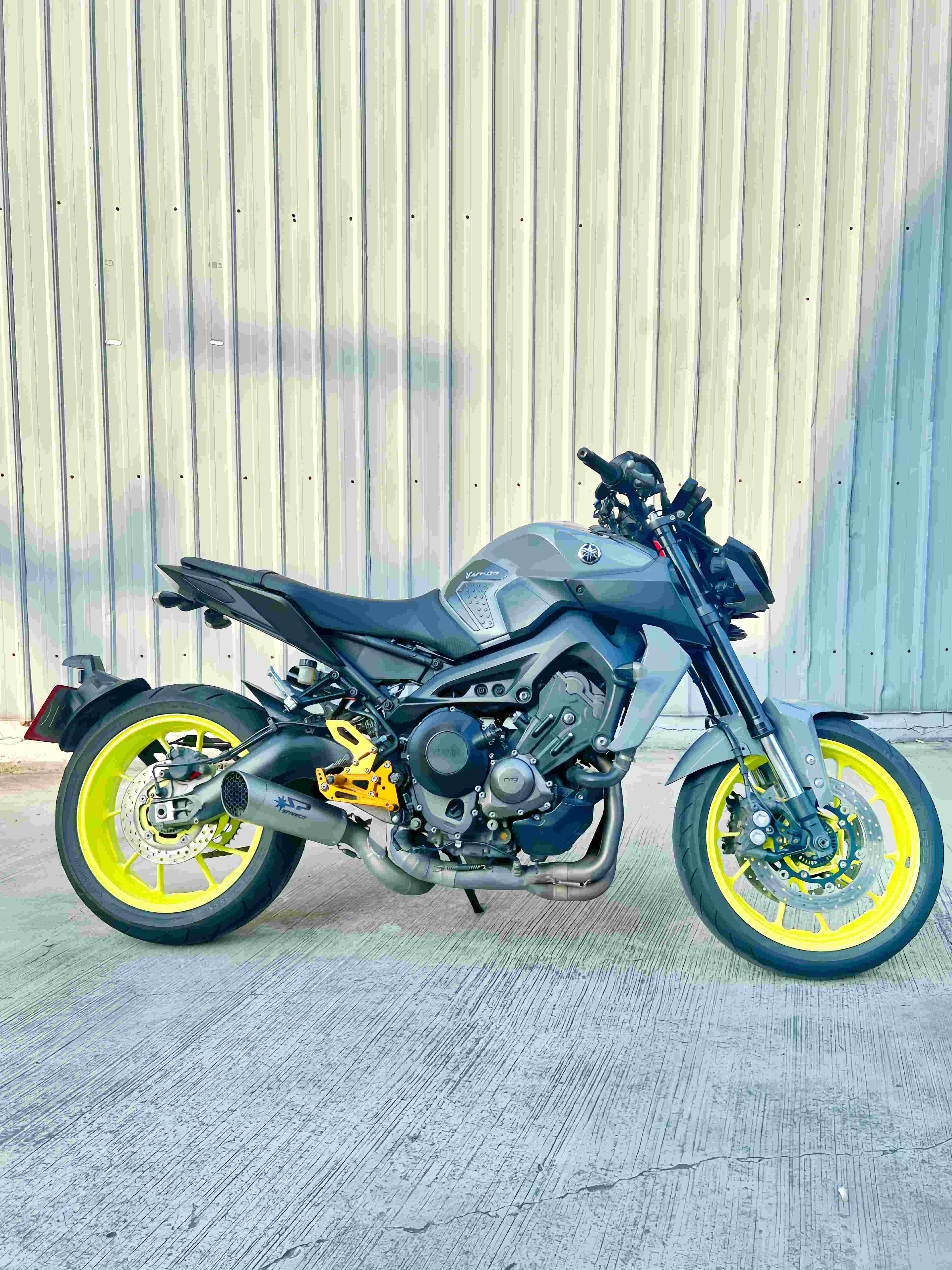 YAMAHA MT-09 - 中古/二手車出售中 2017年 MT-09 SPARK 全段排氣管、K-Tech 掛瓶後避震 超多改裝 就賣這個價 | 阿宏大型重機買賣