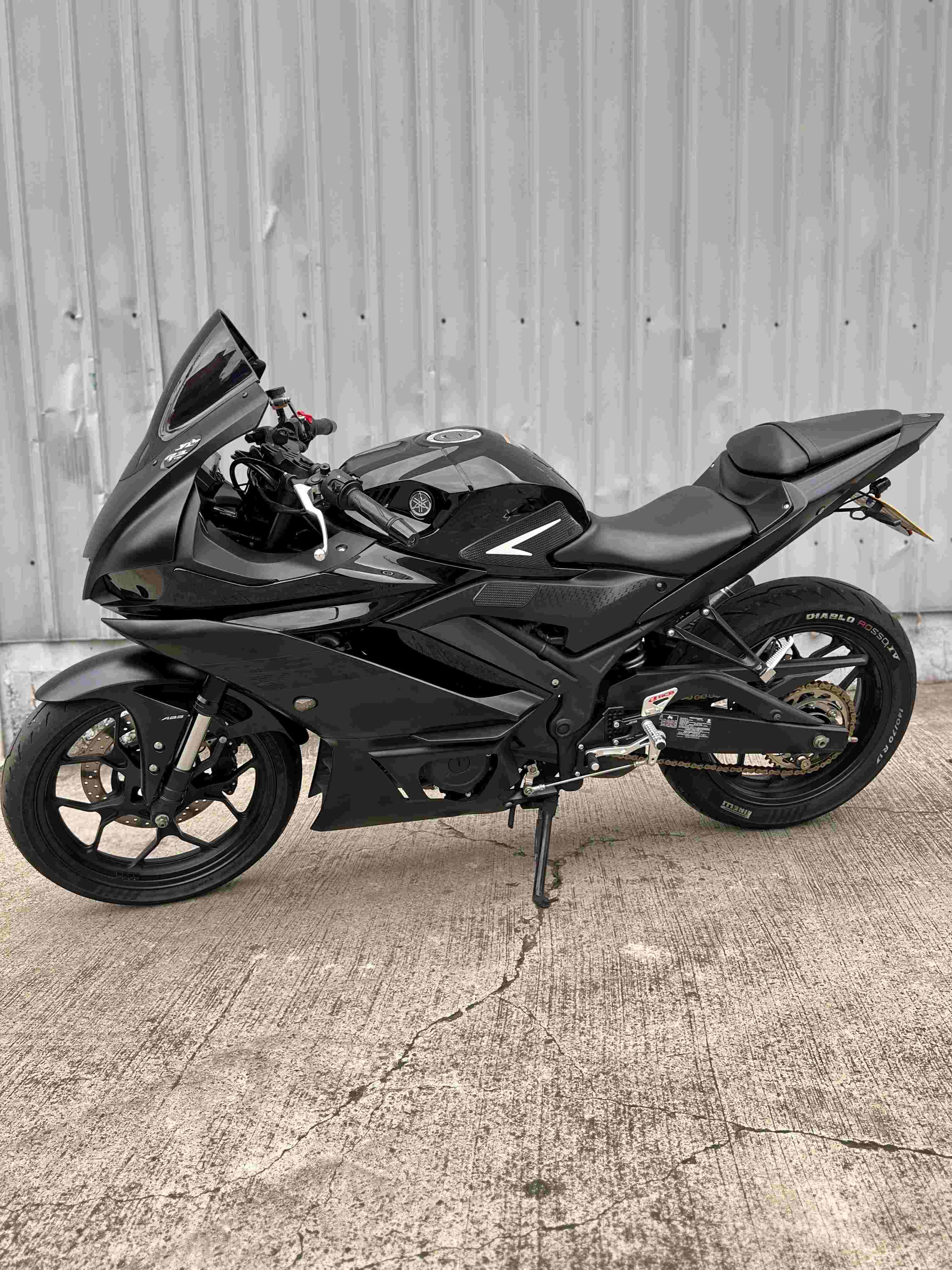 YAMAHA YZF-R3 - 中古/二手車出售中 2021年 黑化 R3 番仔管尾段排氣管、Brembo RCS15 煞車總泵&Brembo卡鉗 無摔 無重大事故 阿宏大型重機買賣 | 阿宏大型重機買賣