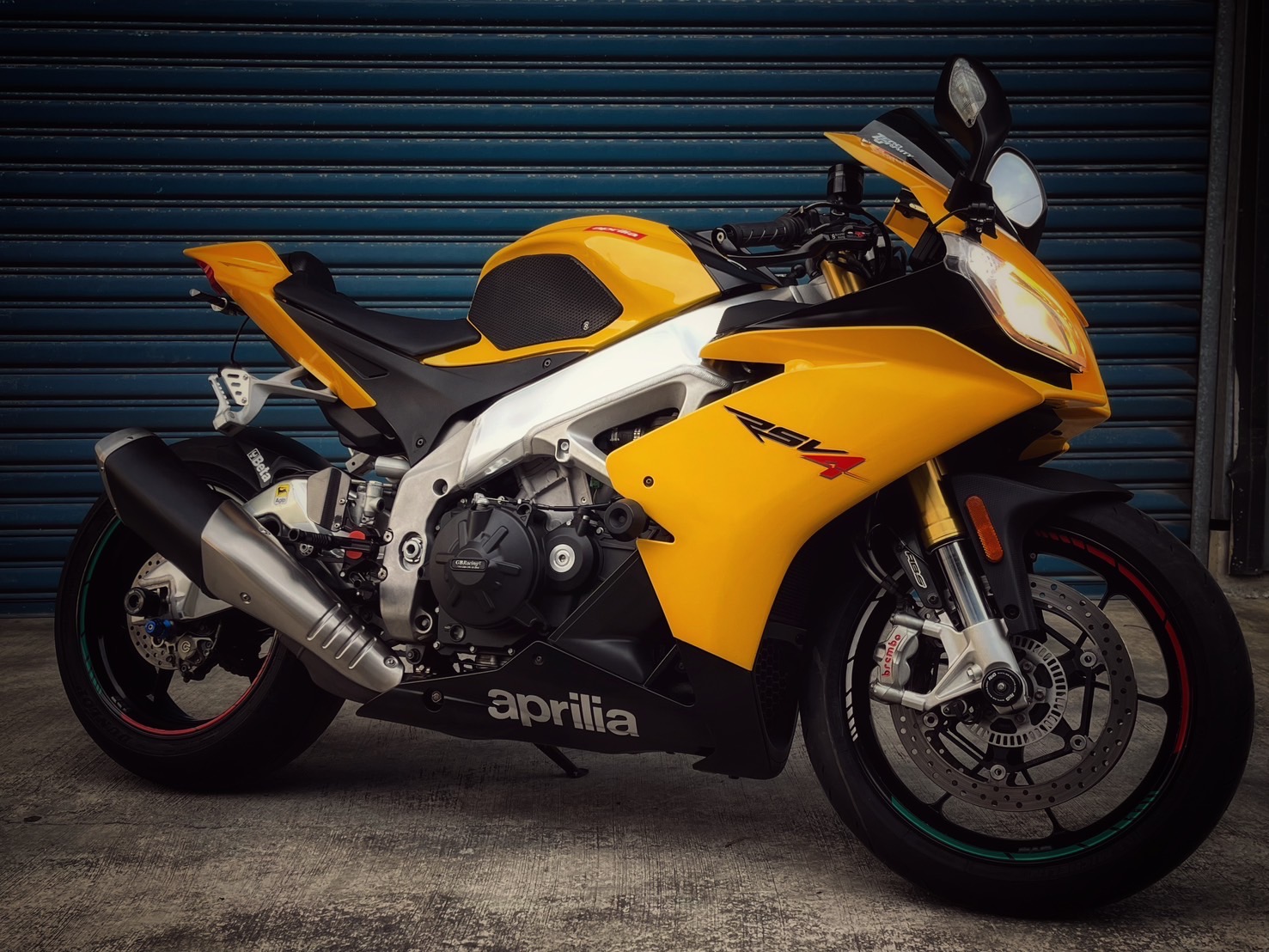 APRILIA RSV4 R APRC ABS - 中古/二手車出售中 RSV4 R SC排氣管 腳踏後移 眾多改裝 小資族二手重機買賣 | 小資族二手重機買賣