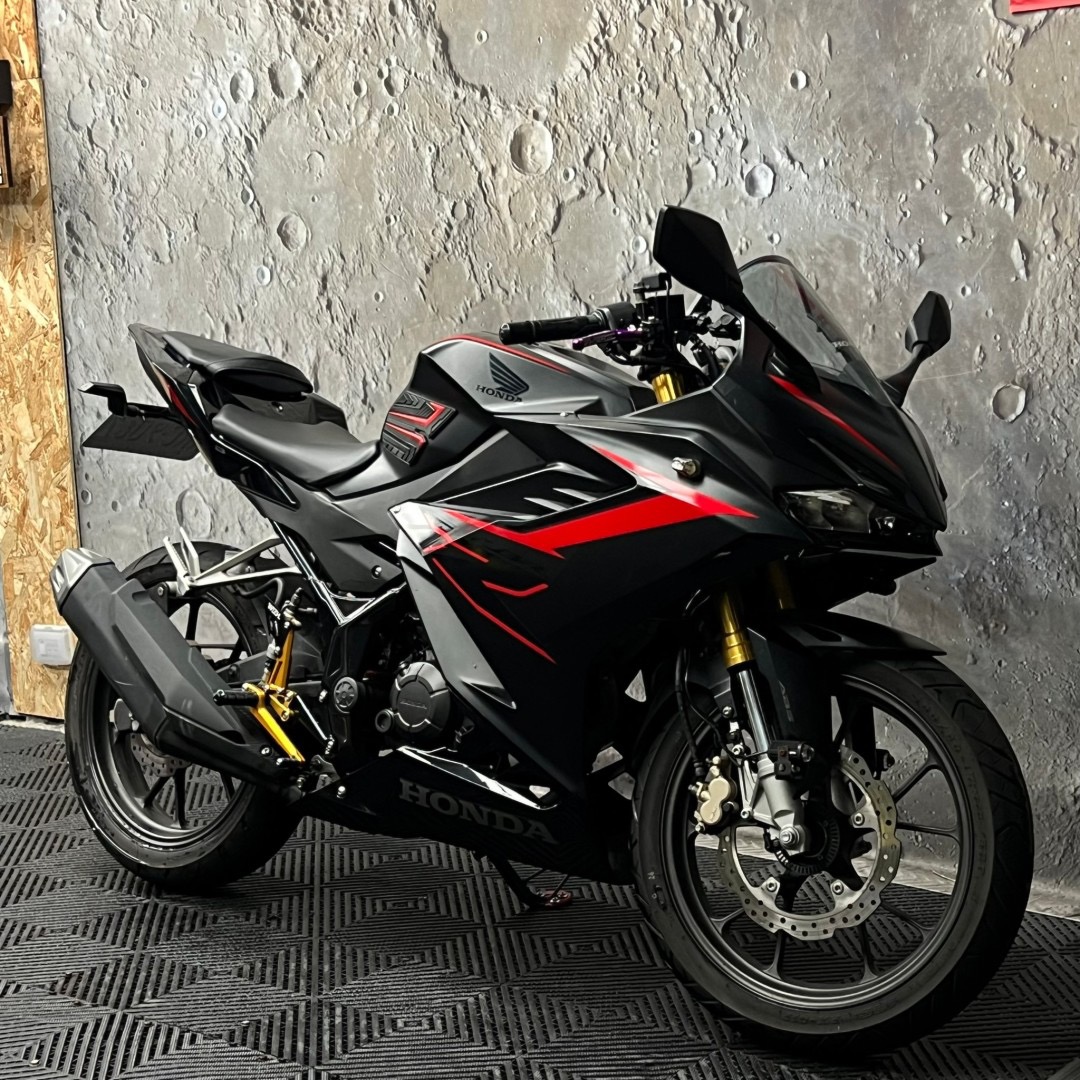 【個人自售】HONDA CBR150R - 「Webike-摩托車市」 2021年出廠 HONDA CBR150R 黑紅配色 熱門款 白牌輕擋車