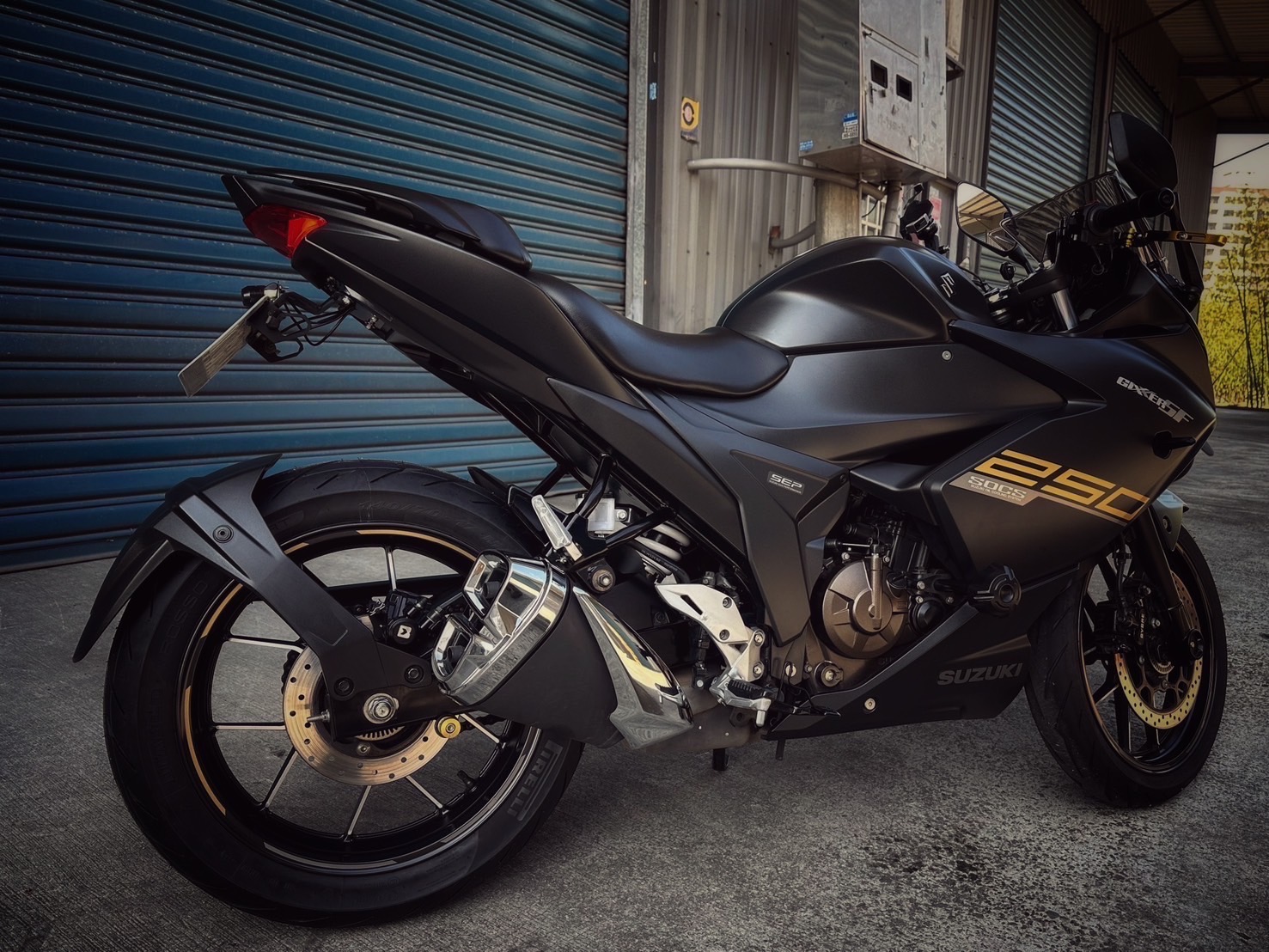 SUZUKI GIXXER 250 SF - 中古/二手車出售中 GIXXER SF250 黑色系 基本改裝 小資族二手重機買賣 | 小資族二手重機買賣