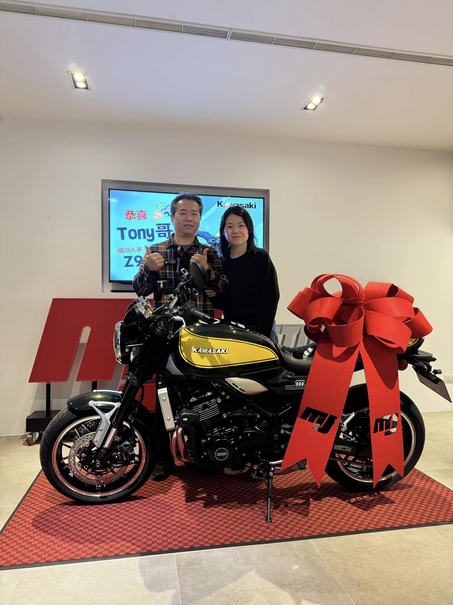 KAWASAKI Z900RS新車出售中 《 康妮賀交車 》恭喜Tony哥哥 圓夢好車 Kawasaki Z900RS 復古紅牌街車 | 敏傑車業資深銷售專員 康妮 Connie