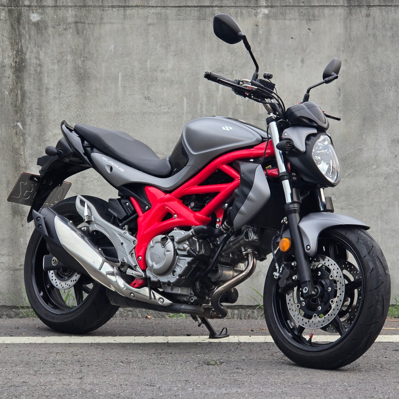 SUZUKI SFV650 Gladius - 中古/二手車出售中 2015 SUZUKI SFV650 Gladius 鈴木 SFV650 紅牌重機 可全額分期 可車換車 | 飛翔國際