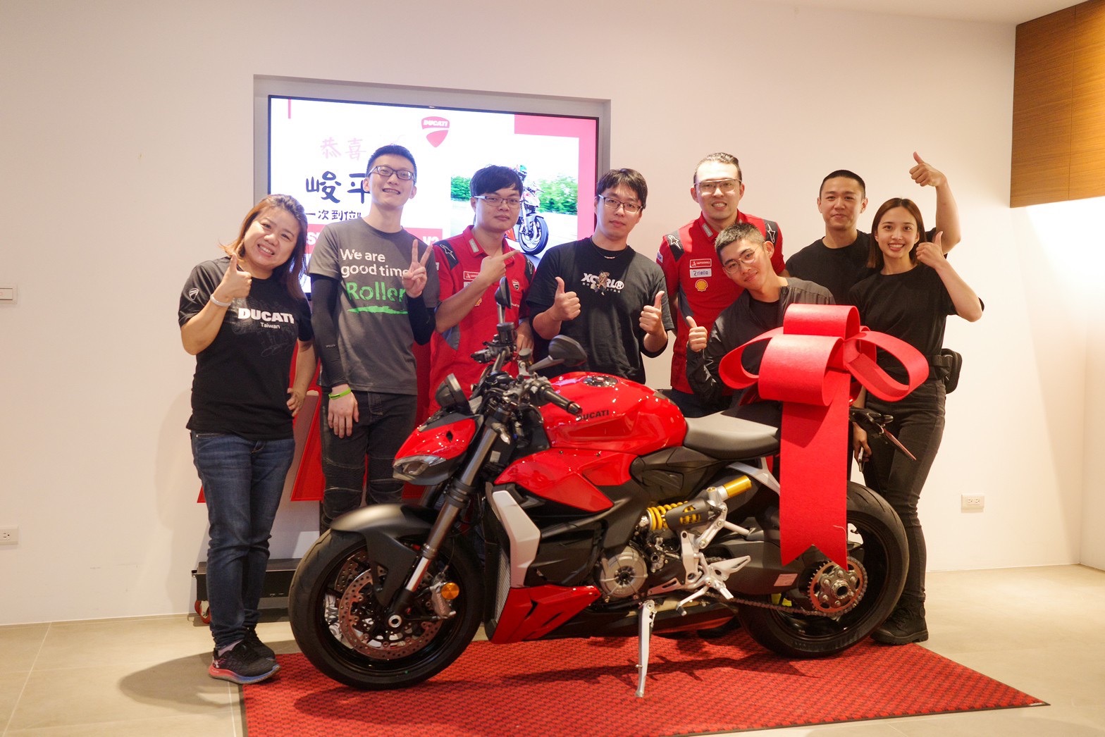 【敏傑車業資深銷售專員 康妮 Connie】DUCATI STREETFIGHTER - 「Webike-摩托車市」 《 康妮賀交車 》恭喜峻平～再購入最帥的 Ducati Street Fighter V2 一次到位