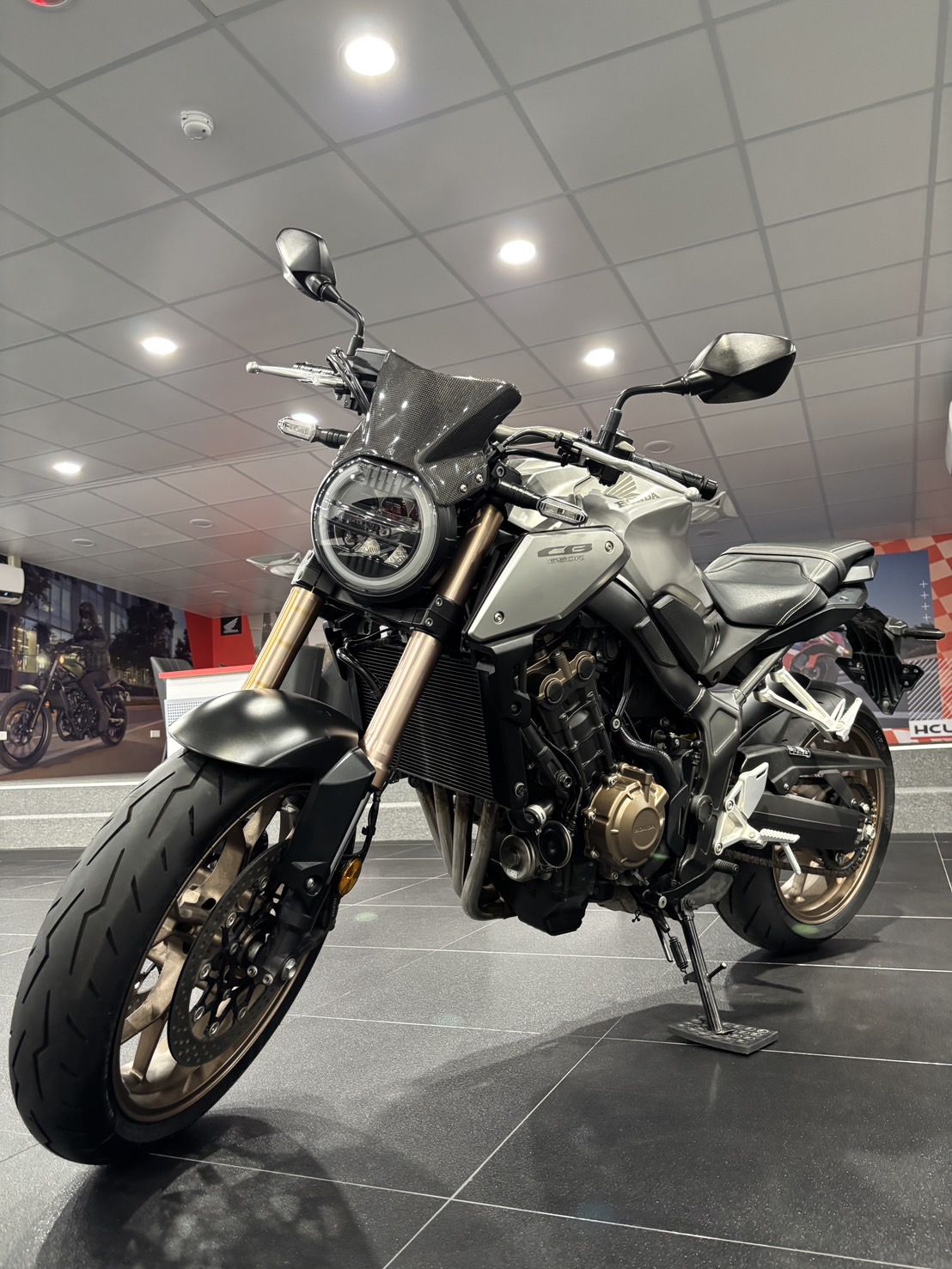 【個人自售】HONDA CB650R - 「Webike-摩托車市」 CB650R 出廠年份：2019 領牌年份：2019.03 行駛里程：9398公里 車輛所在：新北市中和區