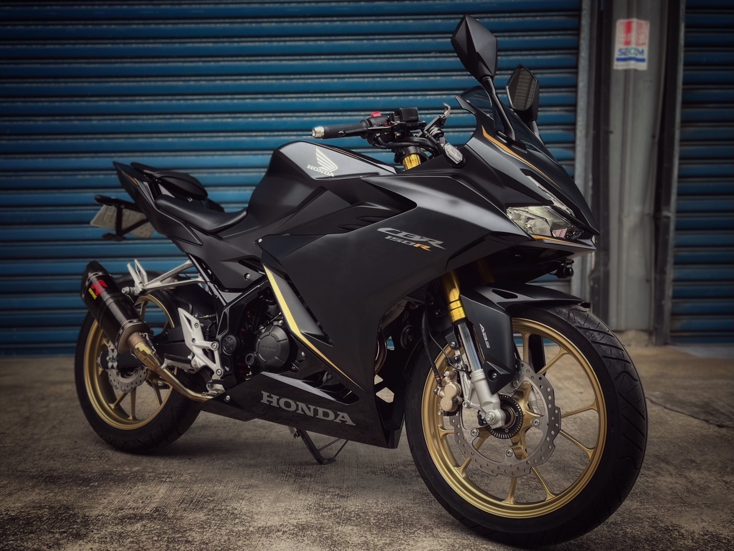 HONDA CBR150R - 中古/二手車出售中 CBR150R 碳蠍管 行車記錄器 無倒無摔 小資族二手重機買賣 | 小資族二手重機買賣