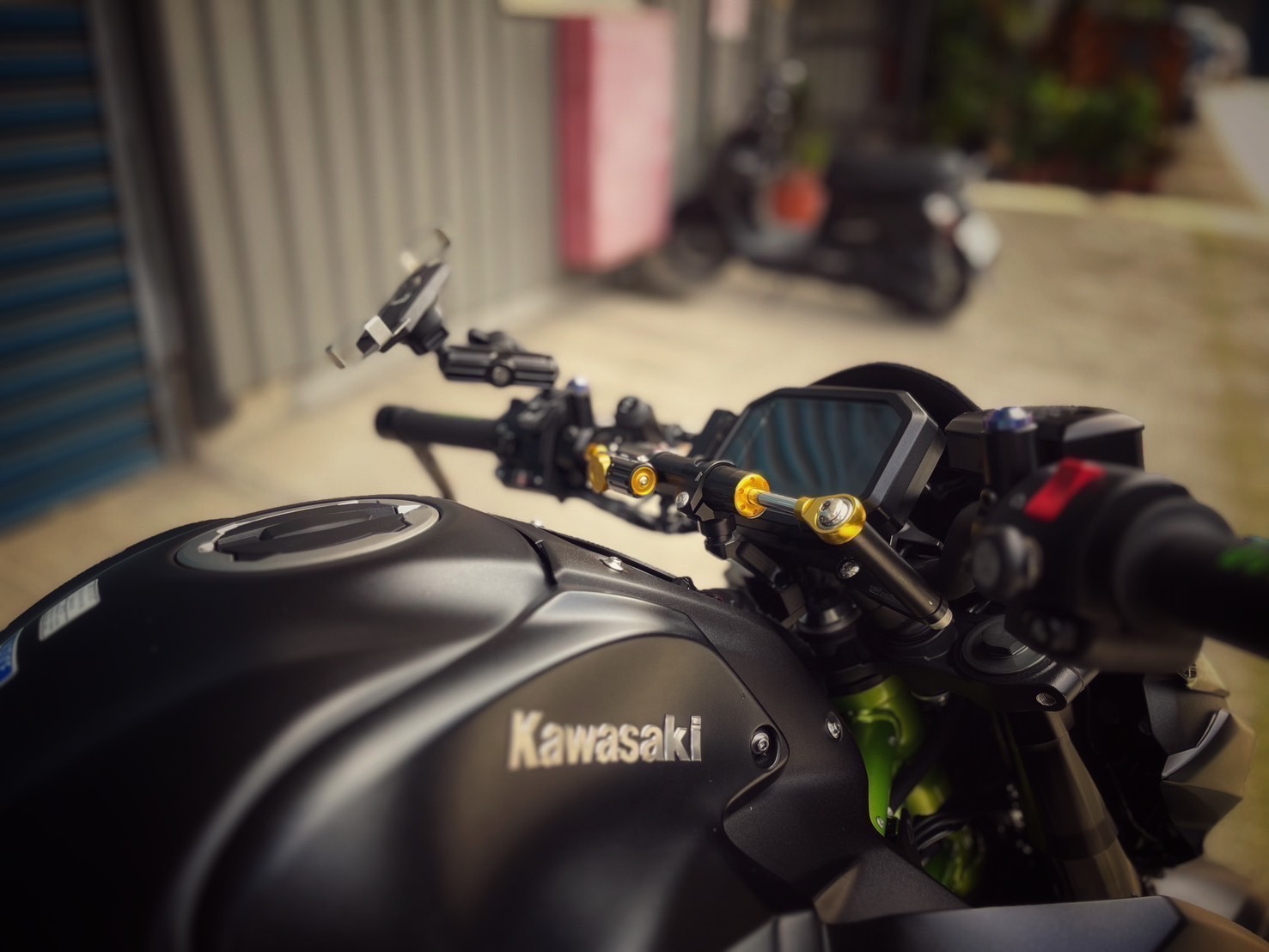 KAWASAKI Z900 - 中古/二手車出售中 Z900 改裝IXIL排氣管 行車記錄器 DMV防甩頭 眾多精品 小資族二手重機買賣 | 小資族二手重機買賣