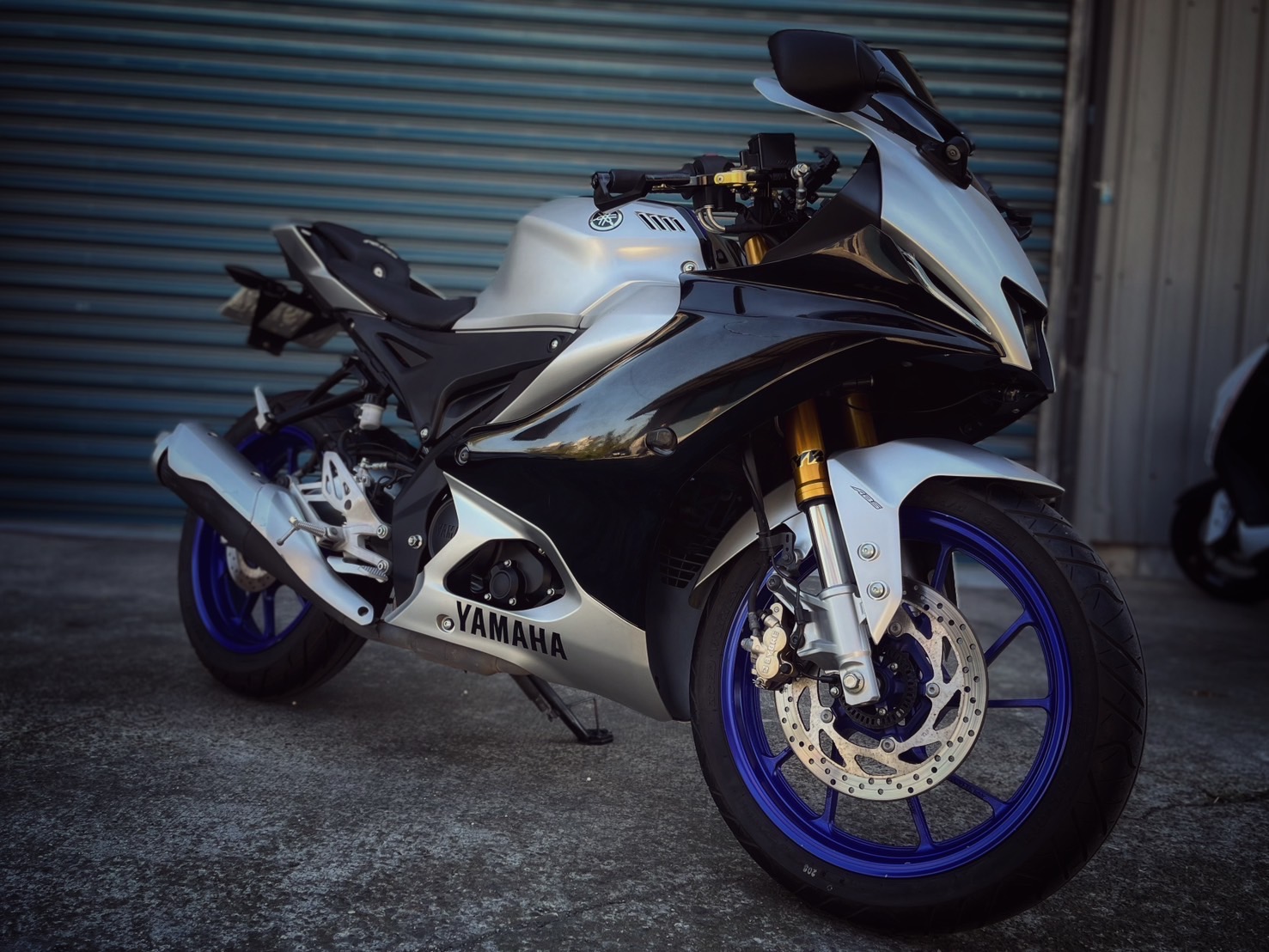 YAMAHA YZF-R15 - 中古/二手車出售中 R15v4M 行車記錄器 手機架 基本改裝 無摔車無事故 小資族二手重機買賣 | 小資族二手重機買賣