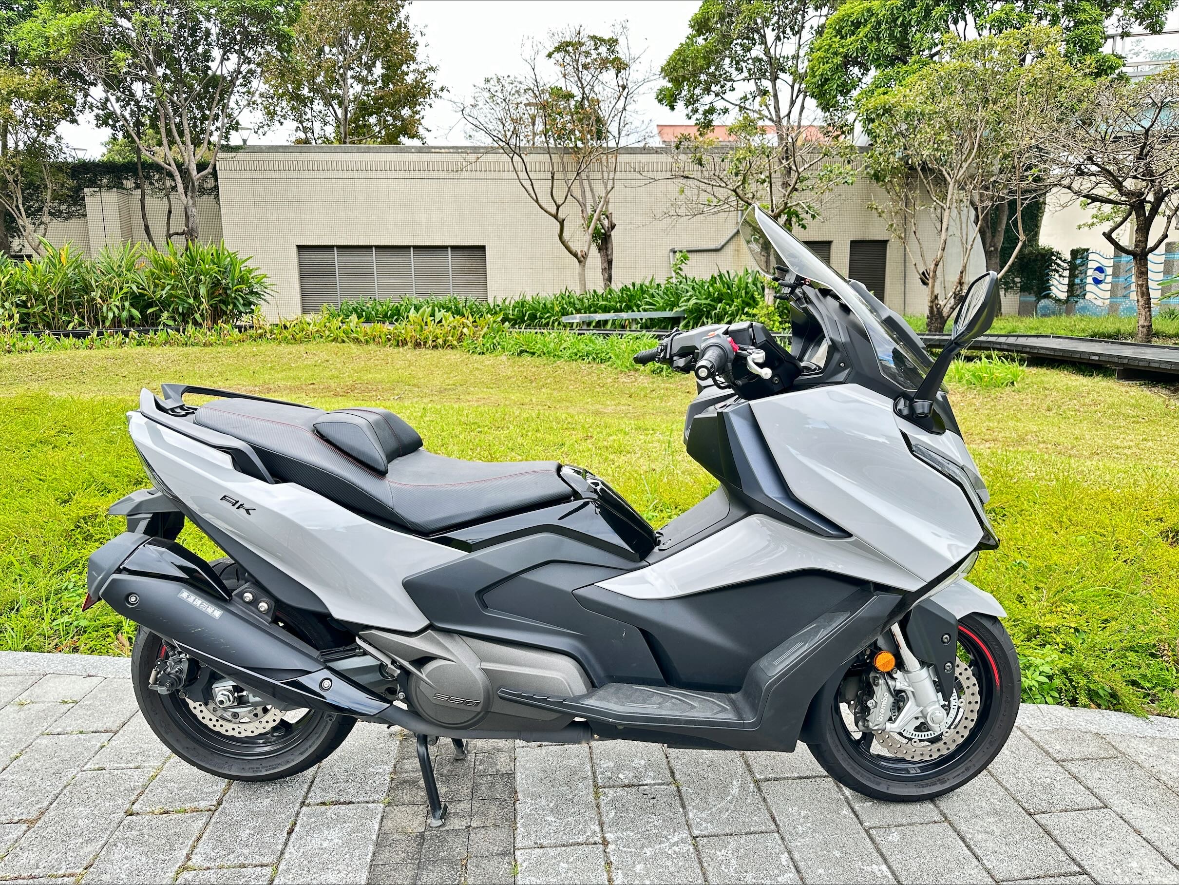 光陽 AK 550 - 中古/二手車出售中 KYMCO 光陽 AK550 2023 AK2 顧車少騎 全車貼膜 | 輪泰車業