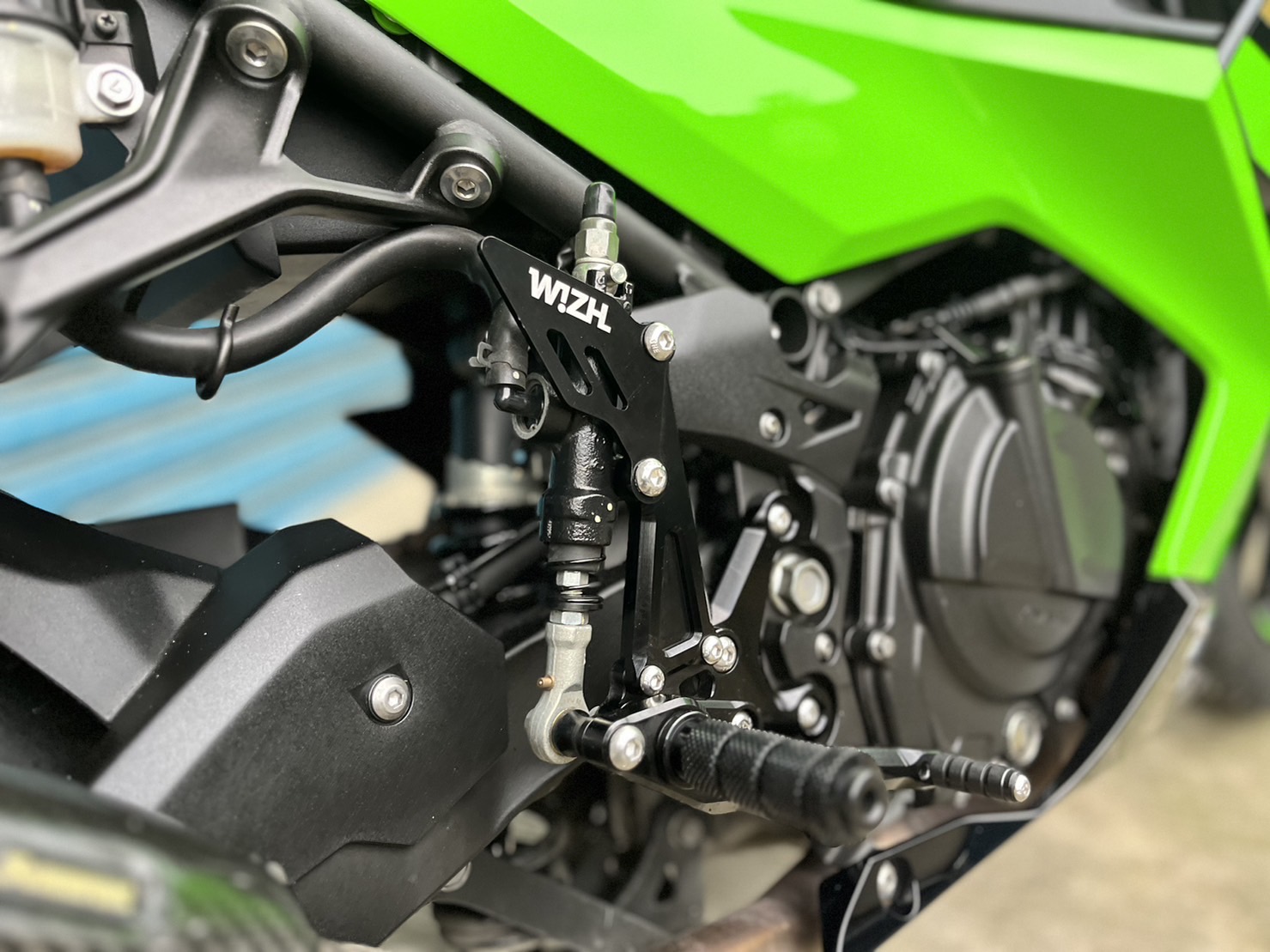 KAWASAKI NINJA400 - 中古/二手車出售中 改裝排氣管 WH!Z腳踏後移 行車記錄器 超多改裝 小資族二手重機買賣 | 小資族二手重機買賣