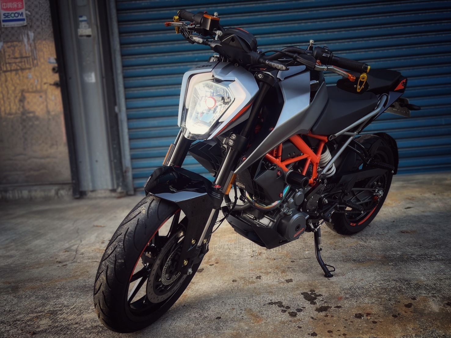 KTM 250DUKE - 中古/二手車出售中 Duke250 魚眼大燈 YRFactory鋁合金排氣管 眾多鈦螺絲 小資族二手重機買賣 | 小資族二手重機買賣