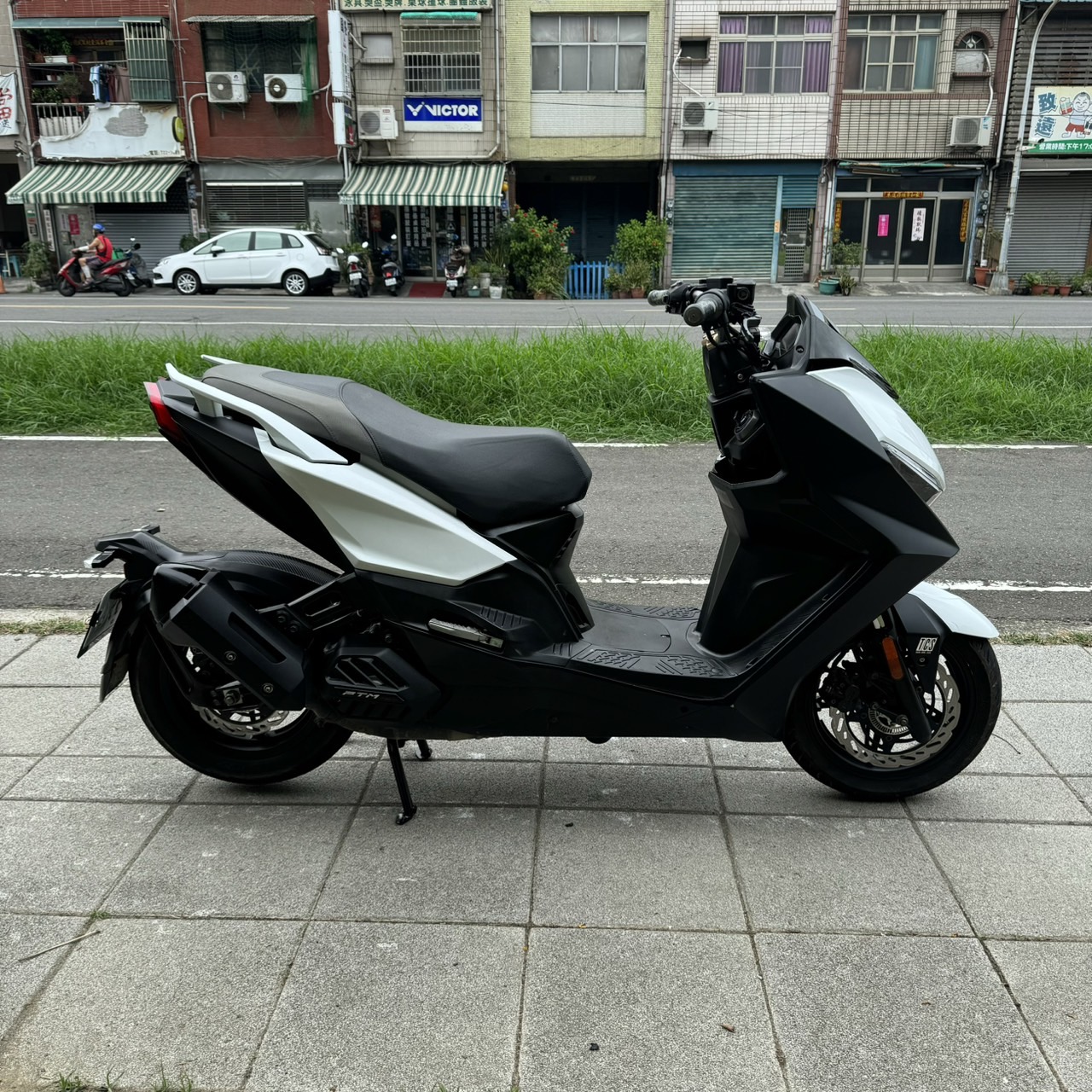 光陽 KRV - 中古/二手車出售中 【高雄二手機車】2023 光陽 KRV MOTO 180(鏈條) #9969  實車實價/高雄二手機車買賣/便宜售代步車/經濟車 | 貳輪嶼二手機車行-高雄店/中古重機收購/gogoro買賣推薦/線上估價立刻加Line:@motor888 （台南、屏東也有到府收購）