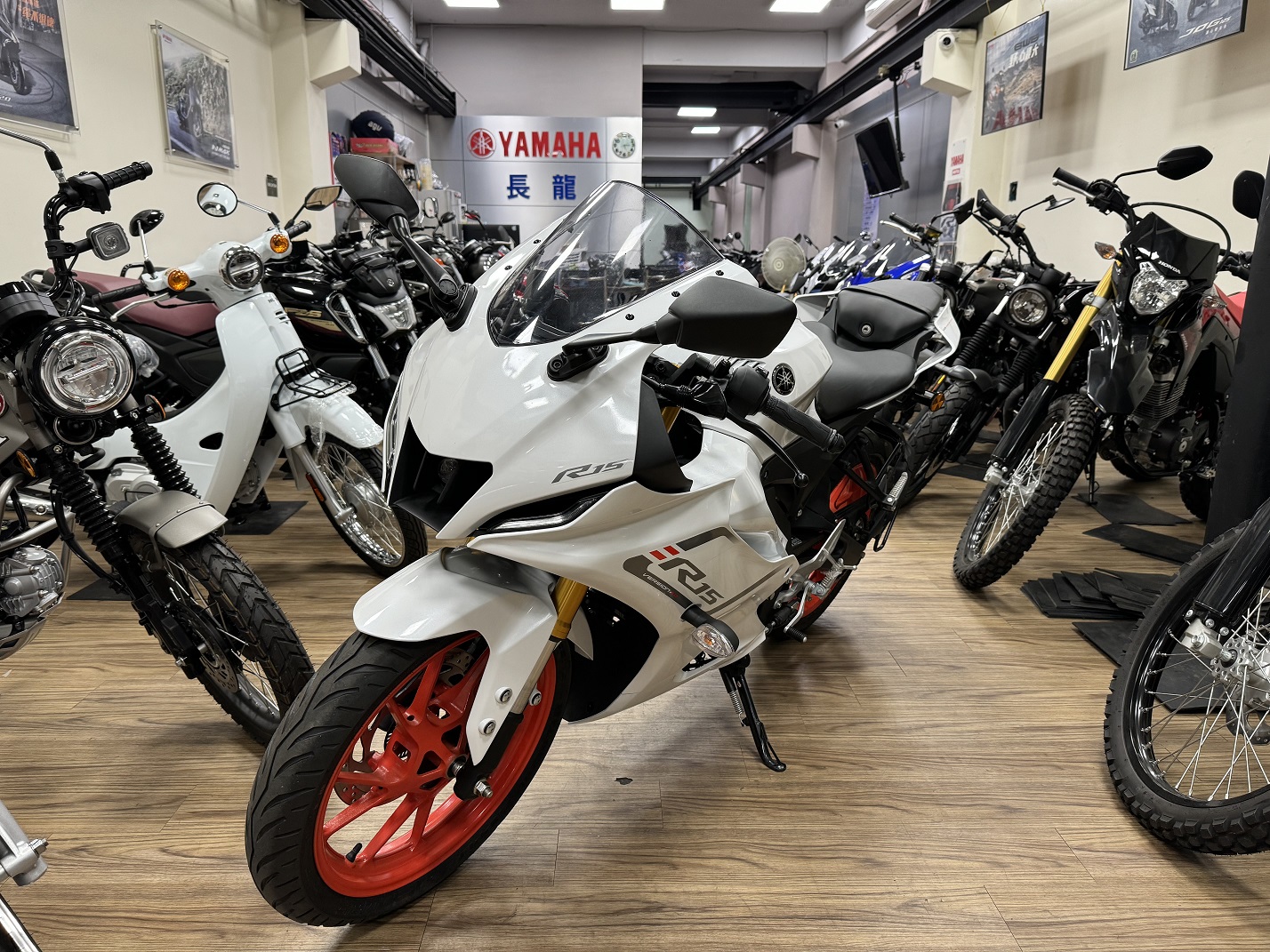 YAMAHA R15 V4 白新車出售中 【新竹長龍車業】2024 YAMAHA 山葉 R15 V4 白 快排 | 新竹長龍車業行