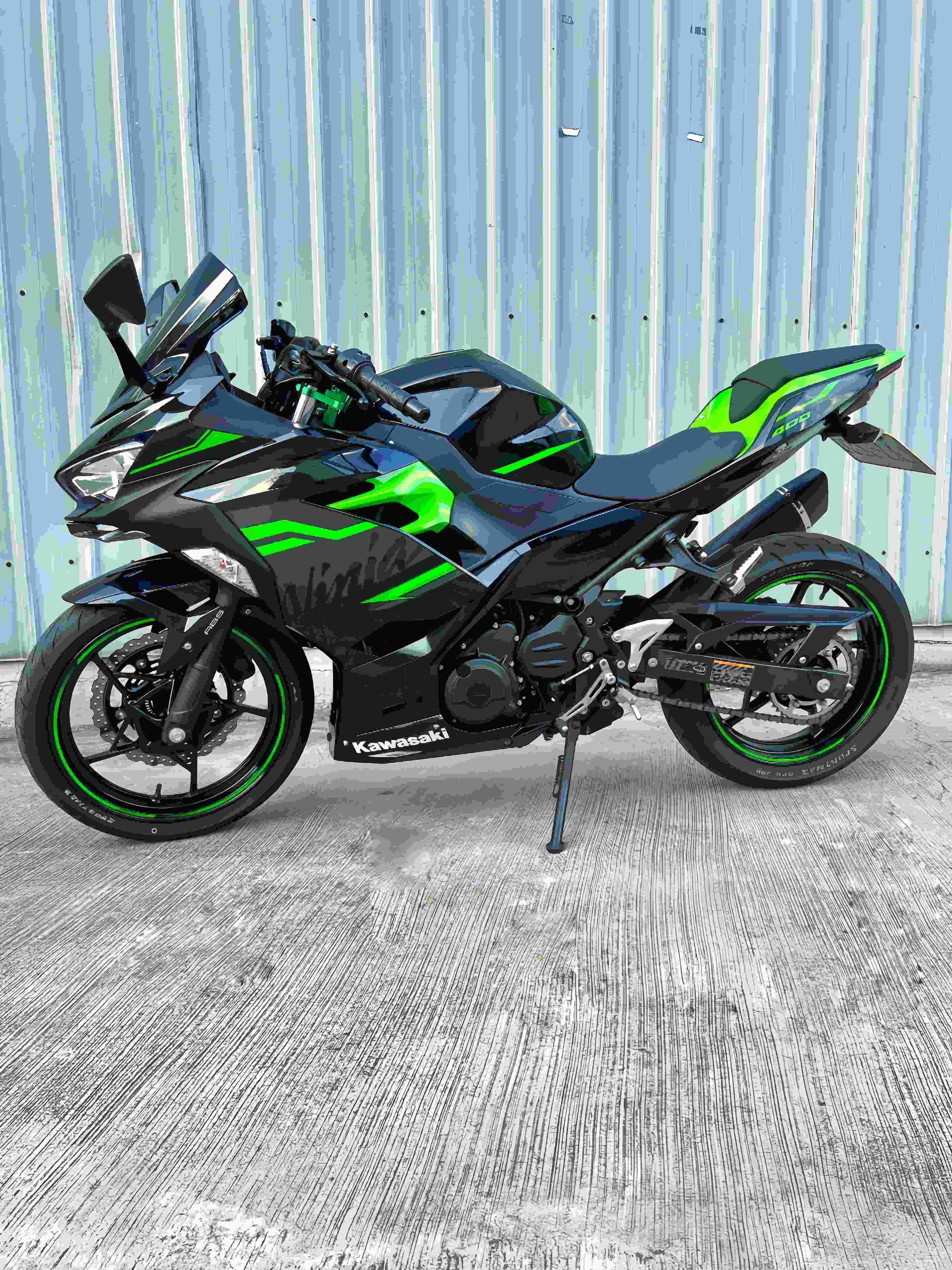 KAWASAKI NINJA400 - 中古/二手車出售中 2020年 NINJA400 稀有黑色系 SC排氣管 MATRIS防甩頭 阿宏大型重機買賣 | 阿宏大型重機買賣