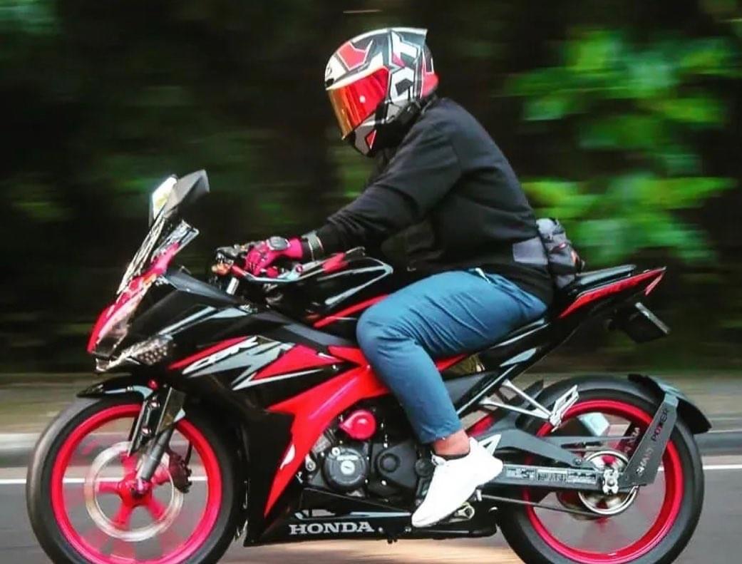 【小資族二手重機買賣】HONDA CBR150R - 「Webike-摩托車市」 Honda CBR150R 視訊賞車無壓力 臉書Ig:小資族二手重機買賣