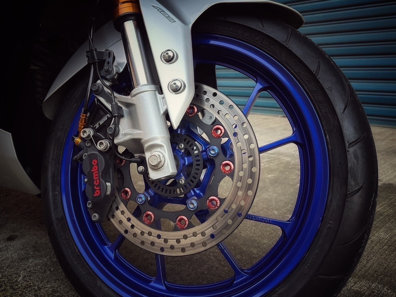 YAMAHA YZF-R15 - 中古/二手車出售中 R15v4M YAHOM排氣管 Brembo總泵 Brembo卡鉗 眾多改裝 小資族二手重機買賣 | 小資族二手重機買賣