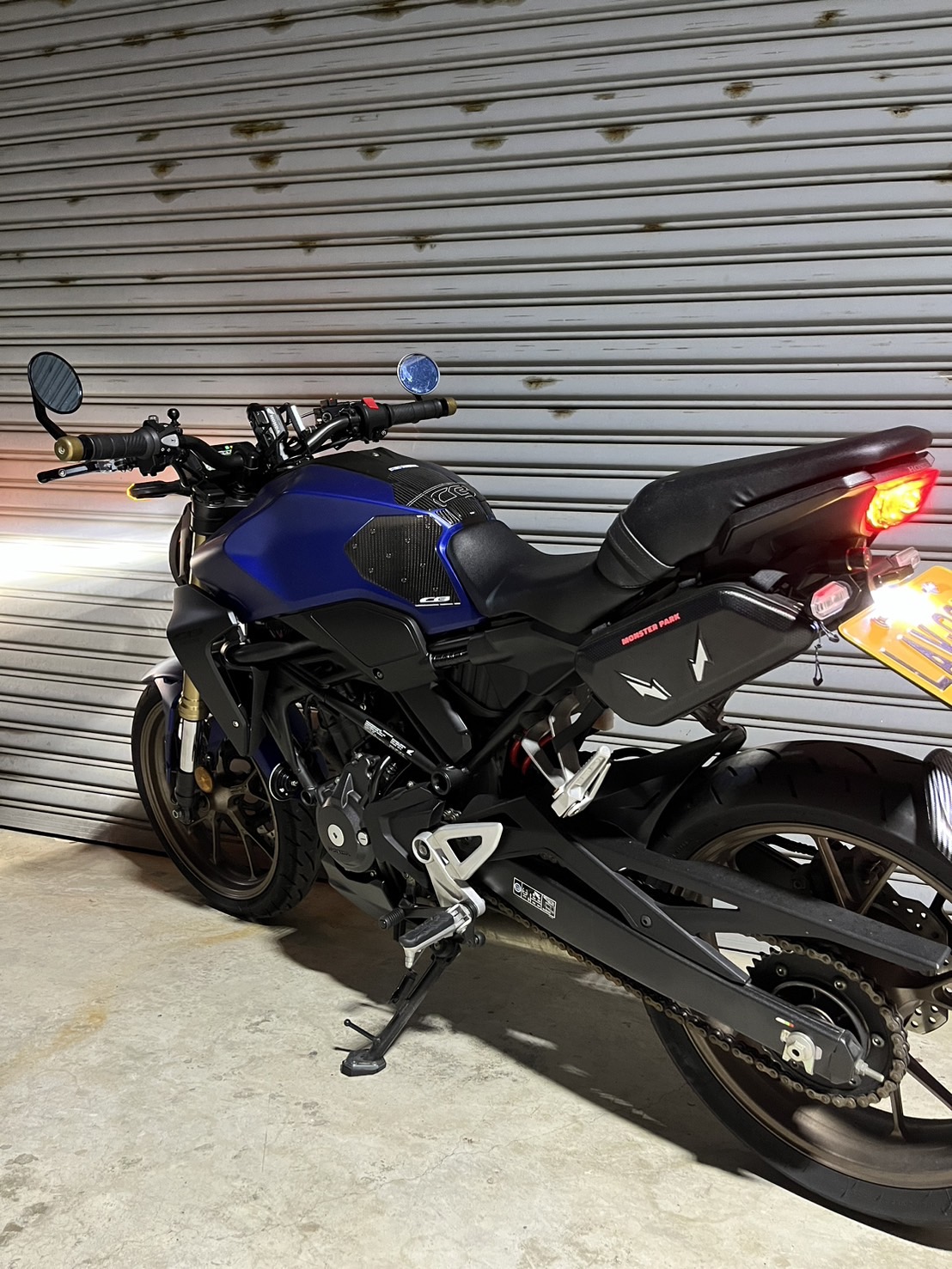 HONDA CB300R - 中古/二手車出售中 22款 跑兩千多 車況絕佳 滿改 CB300R | 個人自售