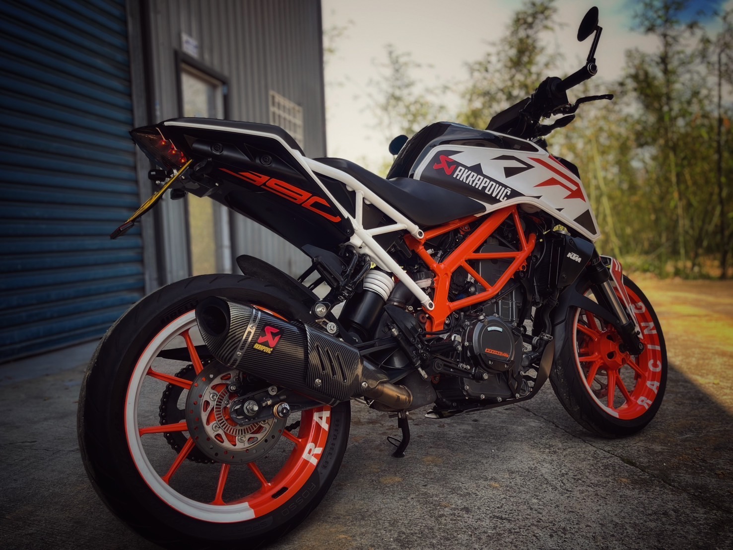 KTM 390DUKE - 中古/二手車出售中 Duke390 總代理 全車彩貼 改裝排氣管（合格）反打 小資族二手重機買賣 | 小資族二手重機買賣