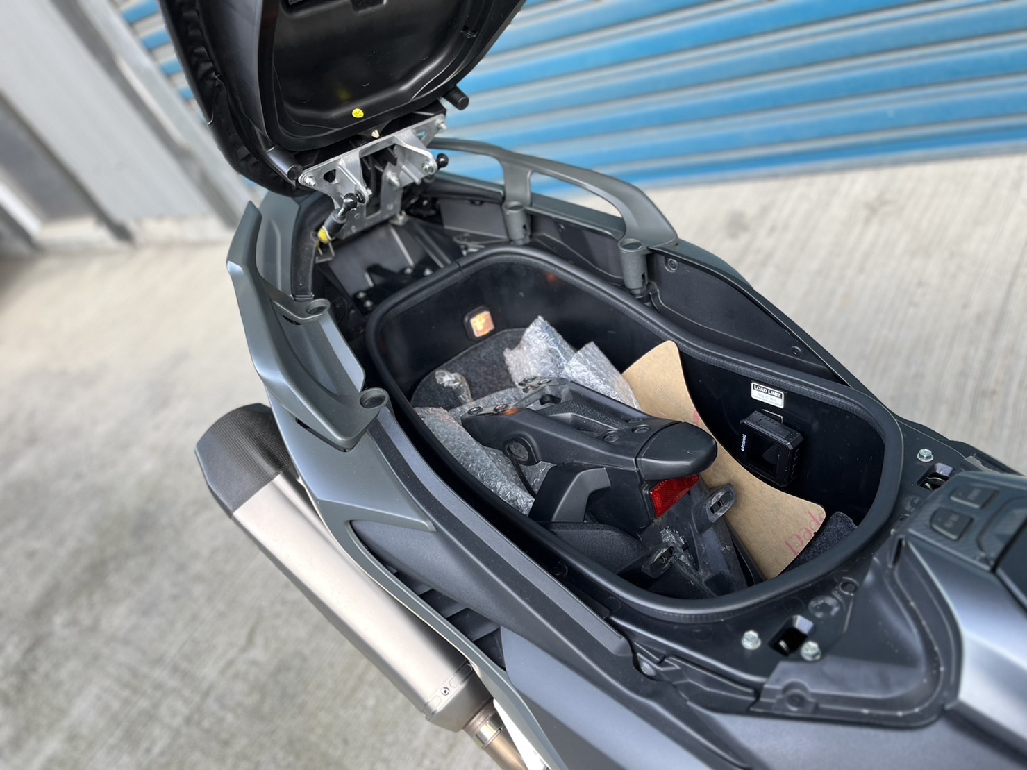 YAMAHA TMAX560 - 中古/二手車出售中 全段雷雕蠍 里程保證 資料齊全 小資族二手重機買賣 | 小資族二手重機買賣