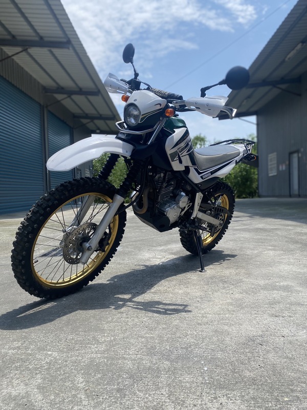 YAMAHA SEROW250 - 中古/二手車出售中 19年Serow250 改裝部品: Polisport越野土除 Delta Barrel4 排氣管 DRC加寬腳踏 DRC尾燈短牌架 ZETA前齒外蓋 Control把手 鋁合金引擎下護板 後架 短拉桿 護弓 可折後視鏡 增高連桿 含17寸前後輪組含前後碟盤 齒盤 | Motoshen大聖二輪廣場