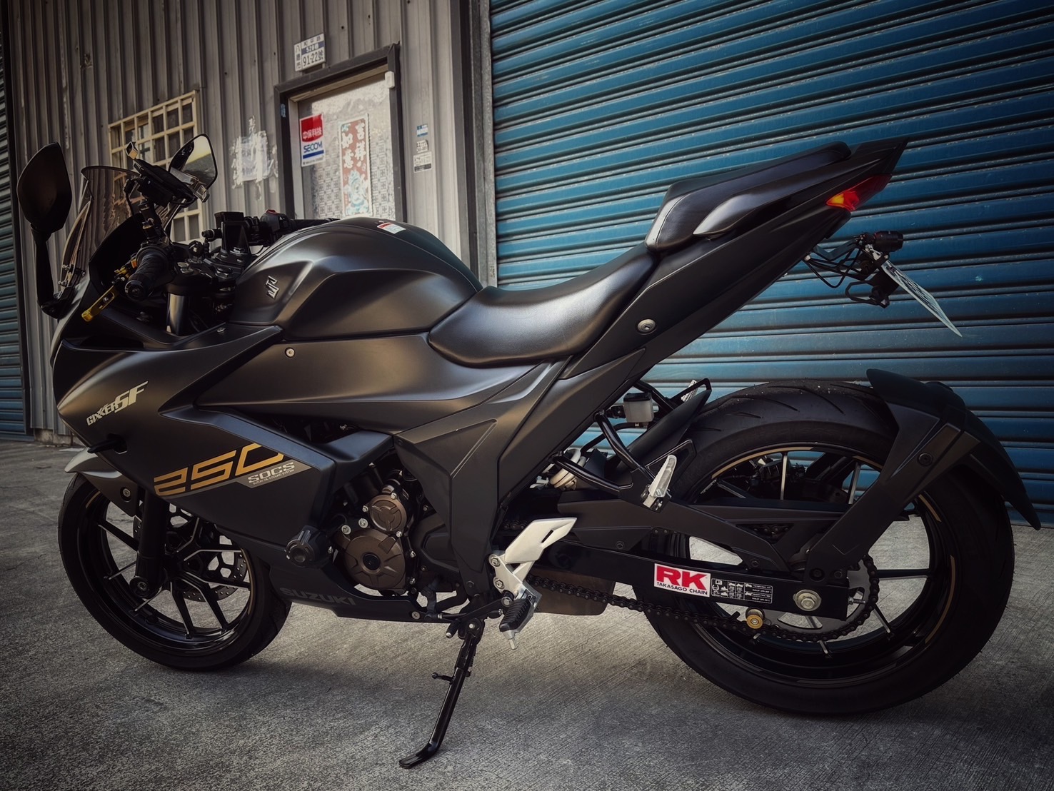 SUZUKI GIXXER 250 SF - 中古/二手車出售中 SF250 基本改裝 黑色系 無摔車無事故 小資族二手重機買賣 | 小資族二手重機買賣