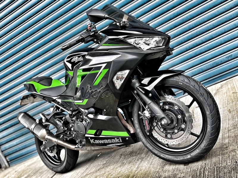 KAWASAKI NINJA400 - 中古/二手車出售中 Arrow排氣管 YSS前叉 Brembo卡鉗 安科總泵 超多改裝 小資族二手重機買賣 | 小資族二手重機買賣