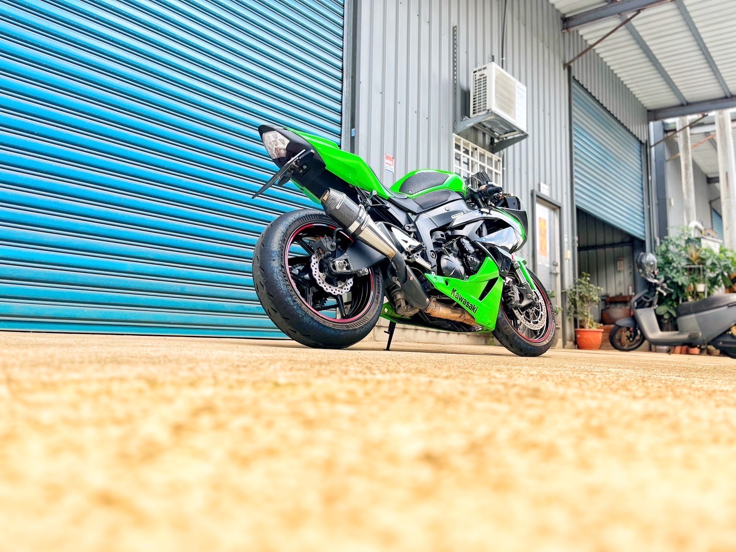 KAWASAKI NINJA ZX-6R - 中古/二手車出售中 快排、碳纖維排氣管 、反打套件 超多改裝 小資族二手重機買賣 | 小資族二手重機買賣