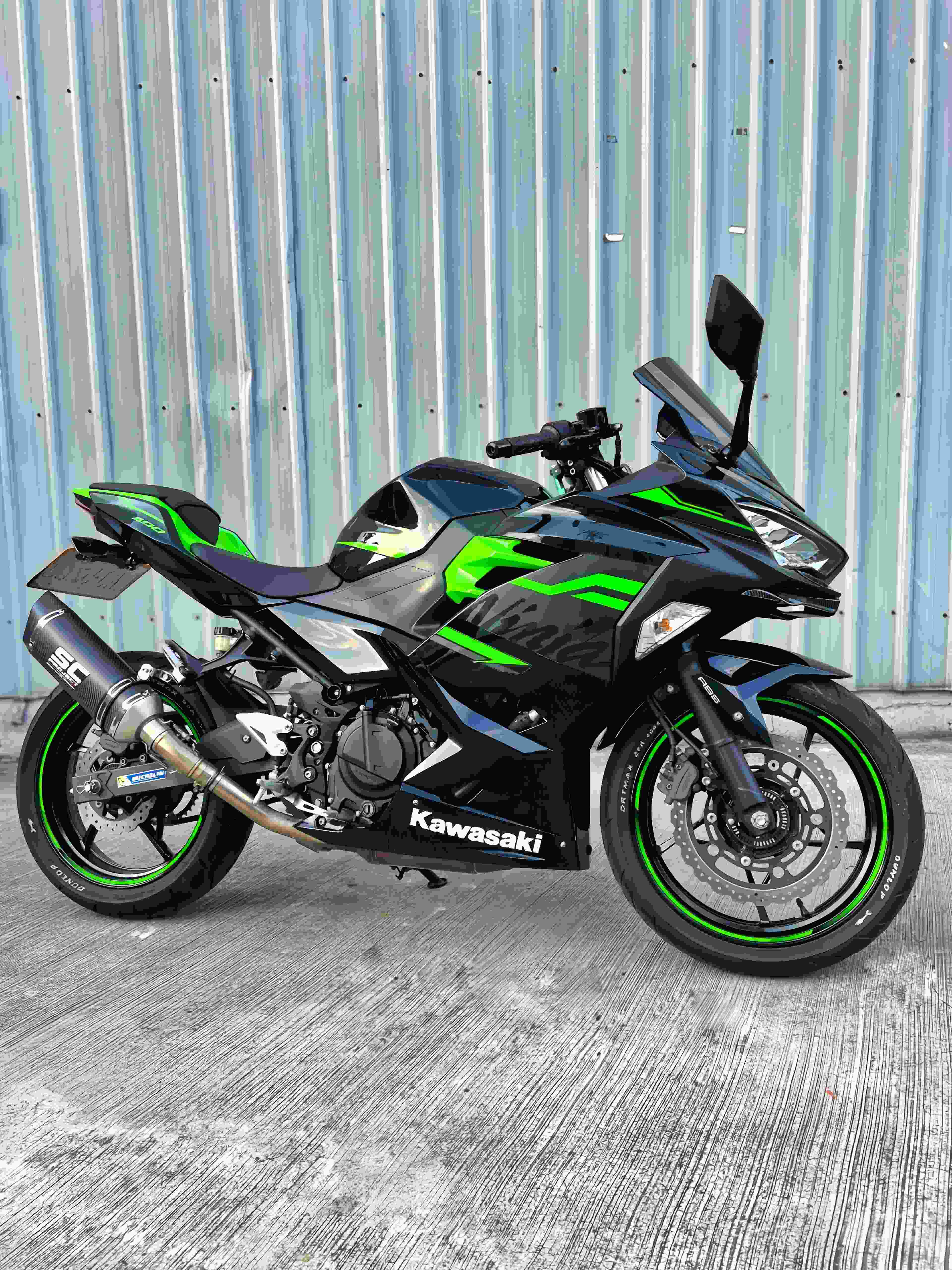 KAWASAKI NINJA400 - 中古/二手車出售中 2020年 NINJA400 稀有黑色系 SC排氣管 MATRIS防甩頭 阿宏大型重機買賣 | 阿宏大型重機買賣