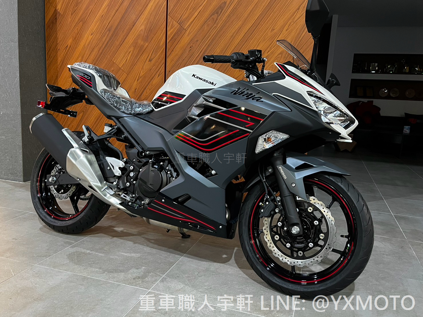 【重車銷售職人-宇軒 (敏傑)】KAWASAKI NINJA400 - 「Webike-摩托車市」 【敏傑宇軒】2024 Kawasaki 忍者 NINJA 400 消光灰白紅 72期零利率 總代理公司車