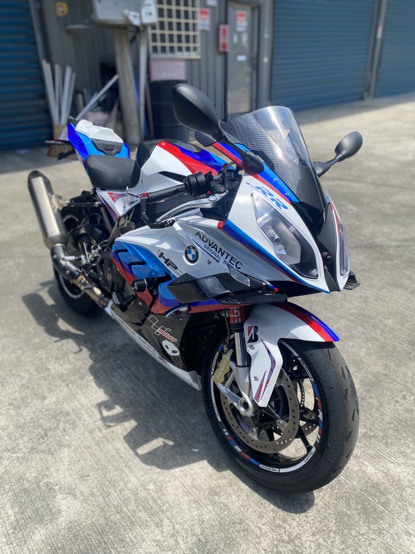 BMW S1000RR - 中古/二手車出售中 15年S1000RR 眾多改裝 行車紀錄器 三色副廠殼 Rizoma後方向燈 Rizoma離合器拉桿 Rizoma短牌架 Lightech護弓 Lightec腳踏後移 GBR引擎護蓋 碳纖維車台護蓋 碳纖維搖臂護蓋 碳纖維油箱護蓋 Puig風鏡 大燈護片 防倒球 | Motoshen大聖二輪廣場