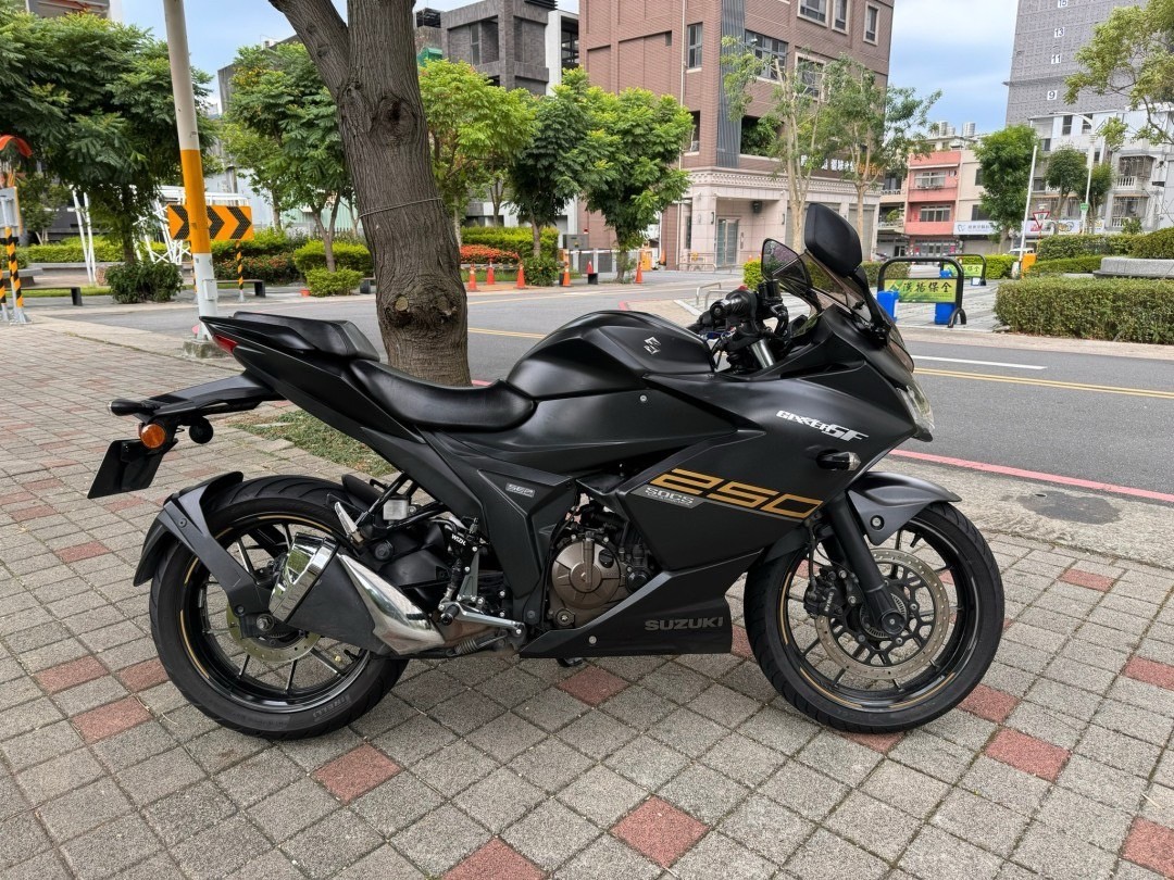 SUZUKI GIXXER 250 SF - 中古/二手車出售中 SUZUKI GIXXER 250 SF | 個人自售