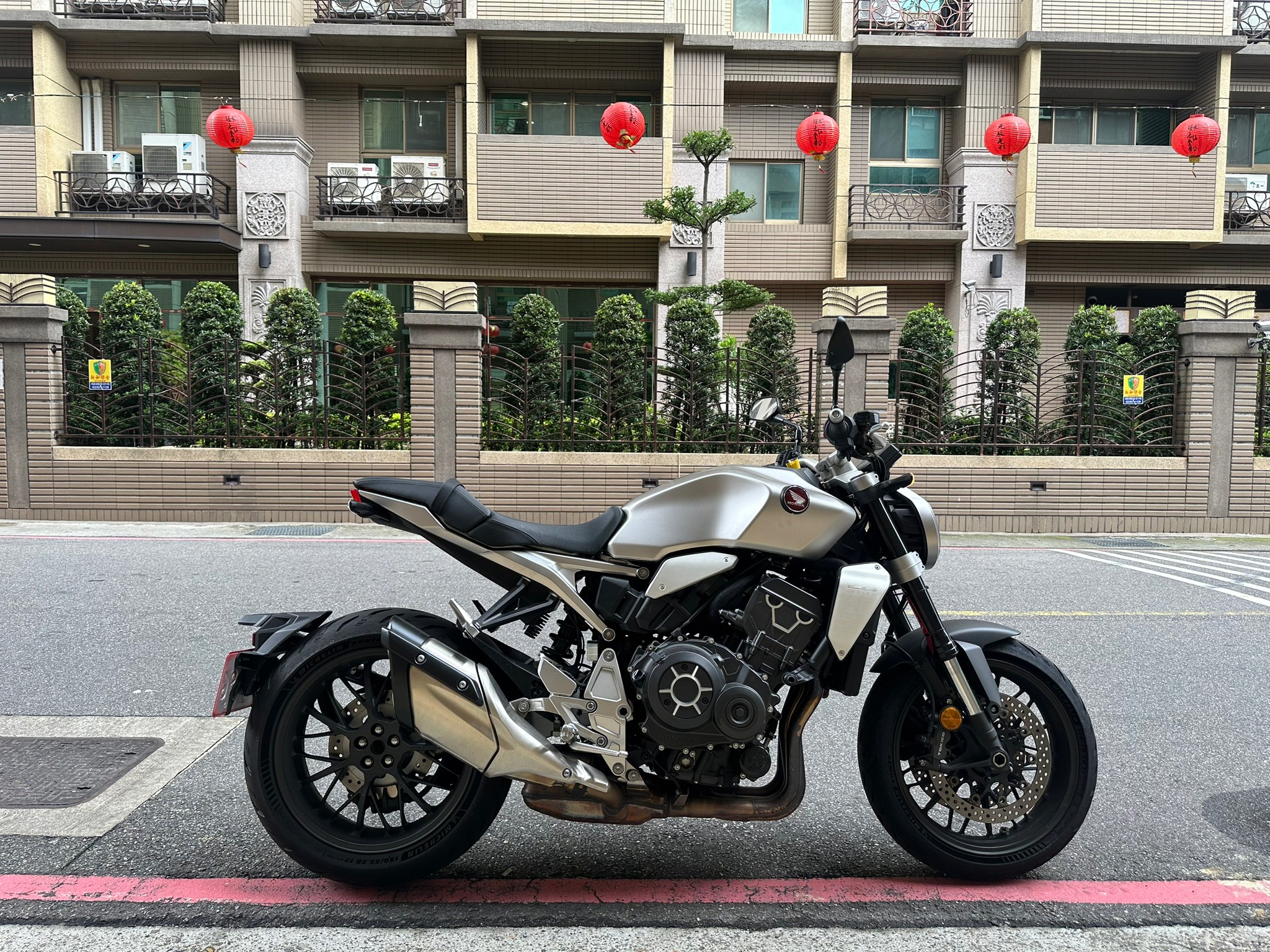 HONDA CB1000R - 中古/二手車出售中 【爵士小詩】2021年HONDA CB1000R ABS 台本車  | 個人自售