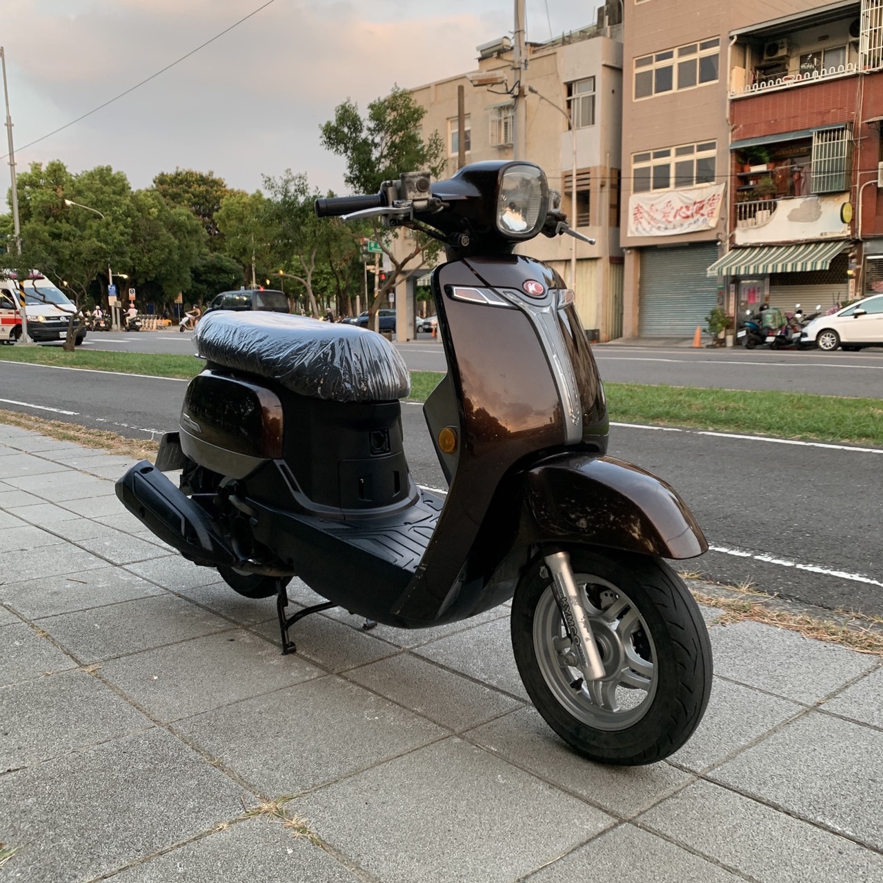 光陽 ROMEO 125 - 中古/二手車出售中 【高雄二手機車】2015 光陽 羅密歐 125 #201實車實價/高雄二手機車買賣/便宜售代步車/經濟車 | 貳輪嶼二手機車行-高雄店/中古重機收購/gogoro買賣推薦/線上估價立刻加Line:@motor888 （台南、屏東也有到府收購）