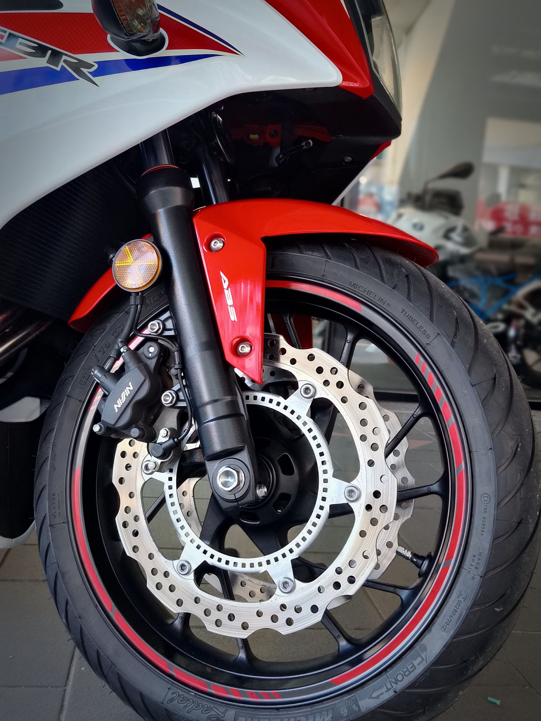 HONDA CBR650F - 中古/二手車出售中 CBR650F ABS 總代理只跑6095km，前後輪剛換全新，車況完美 | 成蘆進口摩托車