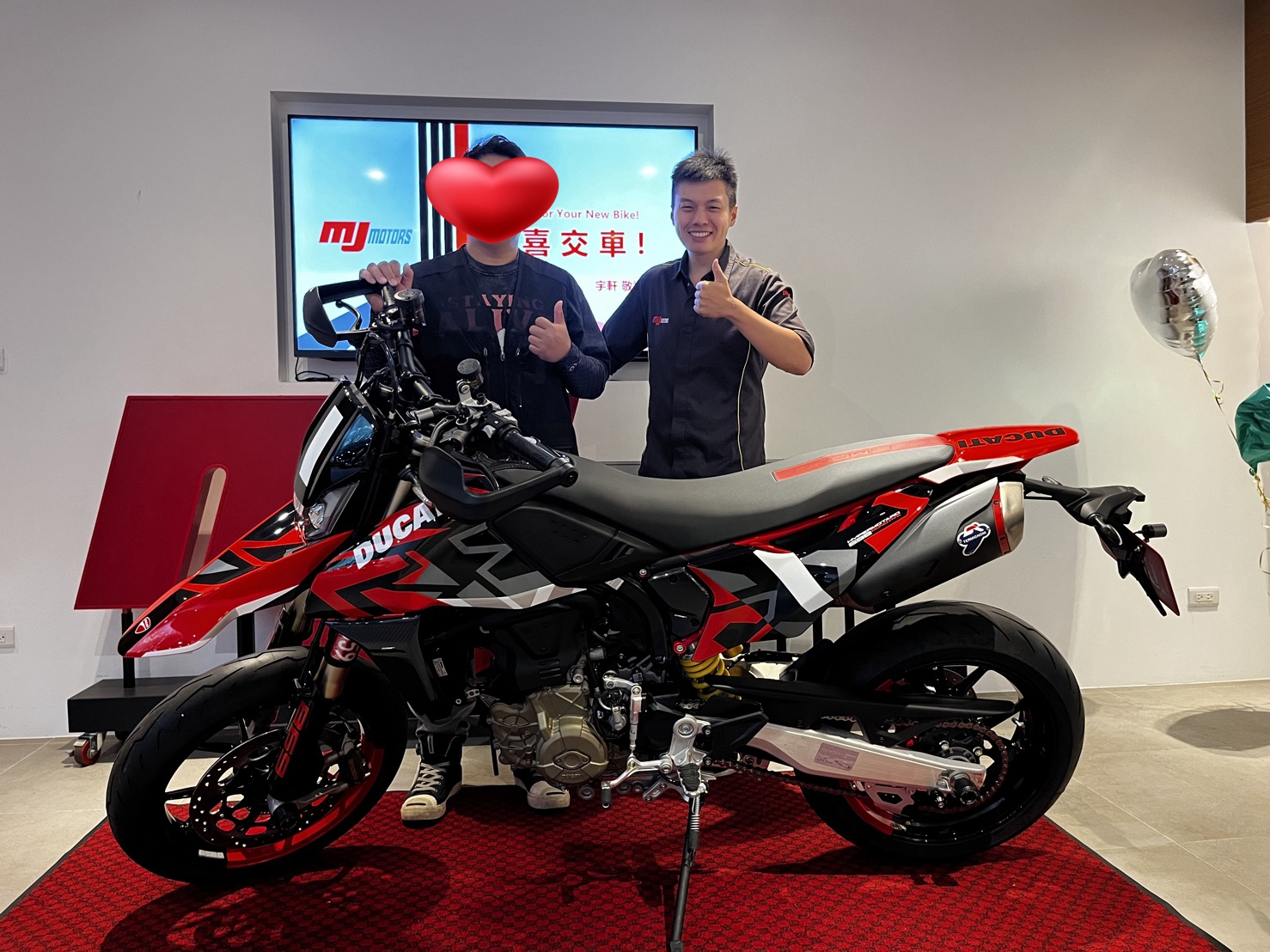 DUCATI HYPERMOTARD MONO RVE新車出售中 【敏傑宇軒】賀交車 朱帥哥 DUCATI Hypermotard 698 mono RVE 總代理公司車 | 重車銷售職人-宇軒 (敏傑)