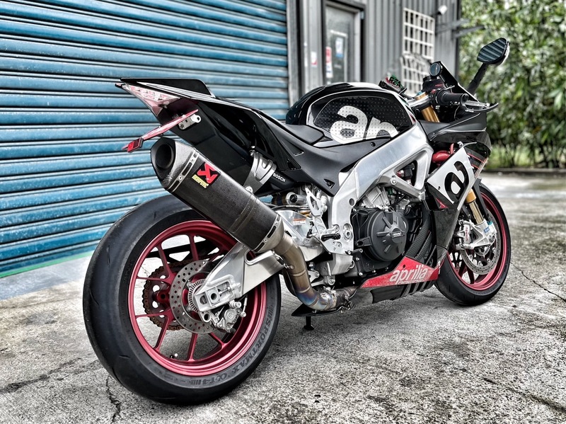 APRILIA RSV4 RF - 中古/二手車出售中 碳蠍管 IRC進退快排 改返打 超多改裝 小資族二手重機買賣 | 小資族二手重機買賣