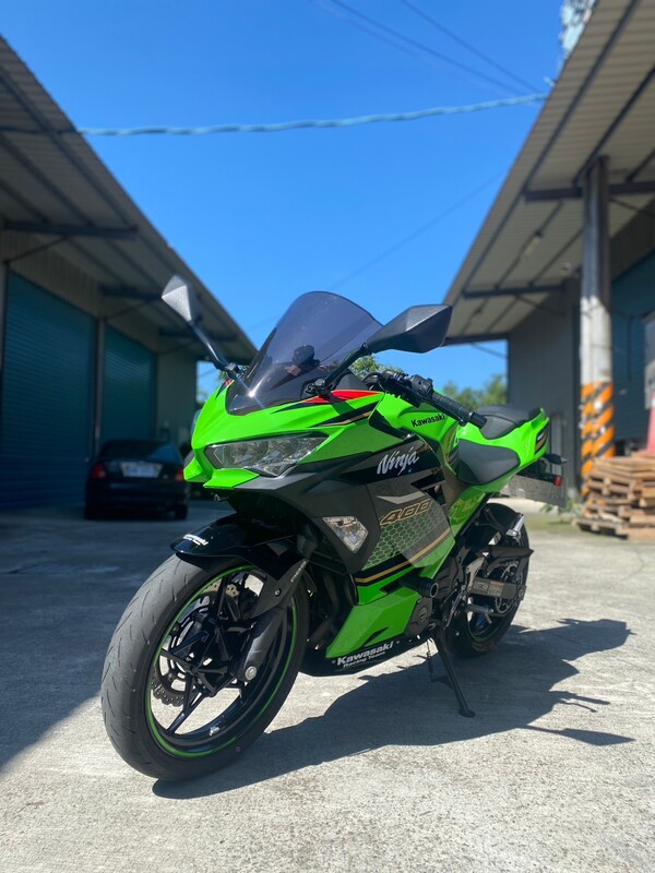 KAWASAKI NINJA400 - 中古/二手車出售中 20年忍4 無摔 無事故 改裝:行車紀錄器、風鏡、車身防倒球、雙簧燈總成 | Motoshen大聖二輪廣場