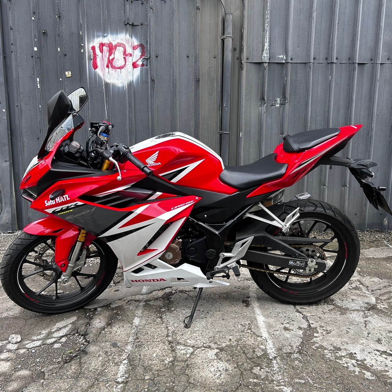 HONDA CBR150R - 中古/二手車出售中 售 美車一台 CBR150R 仿賽 白牌仿賽 | 飛翔國際