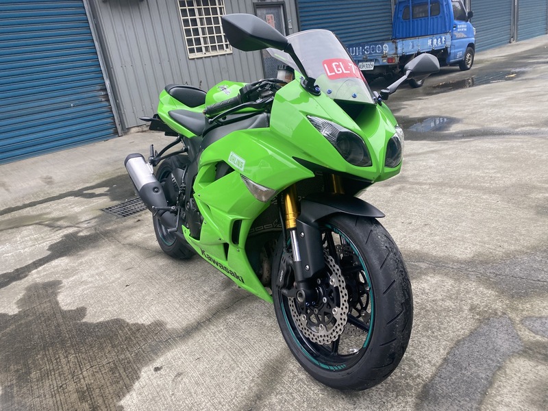 KAWASAKI NINJA ZX-6R - 中古/二手車出售中 15年ZX6R 原漆 原廠殼 握把套 端子 手機架 水箱護網 部份鈦螺絲 原廠online防甩頭 黃金鏈條 | Motoshen大聖二輪廣場